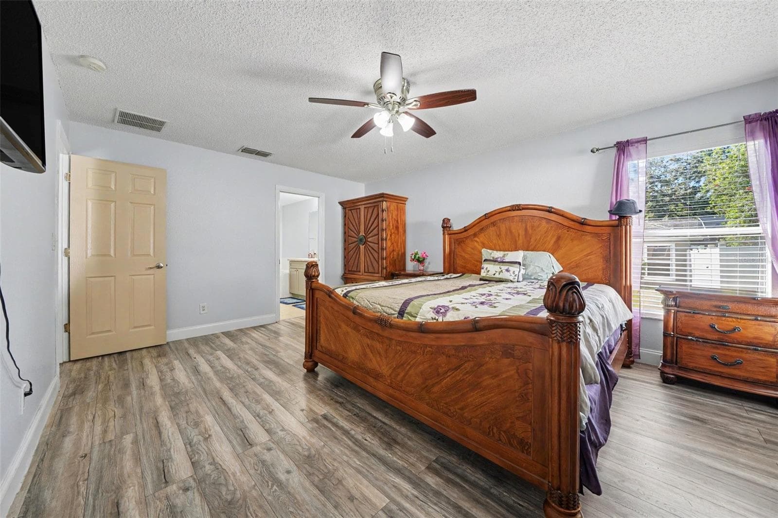 Single Family Residence at 2303 WEATHERED WOOD DR, LEESBURG, photo 16 of 27