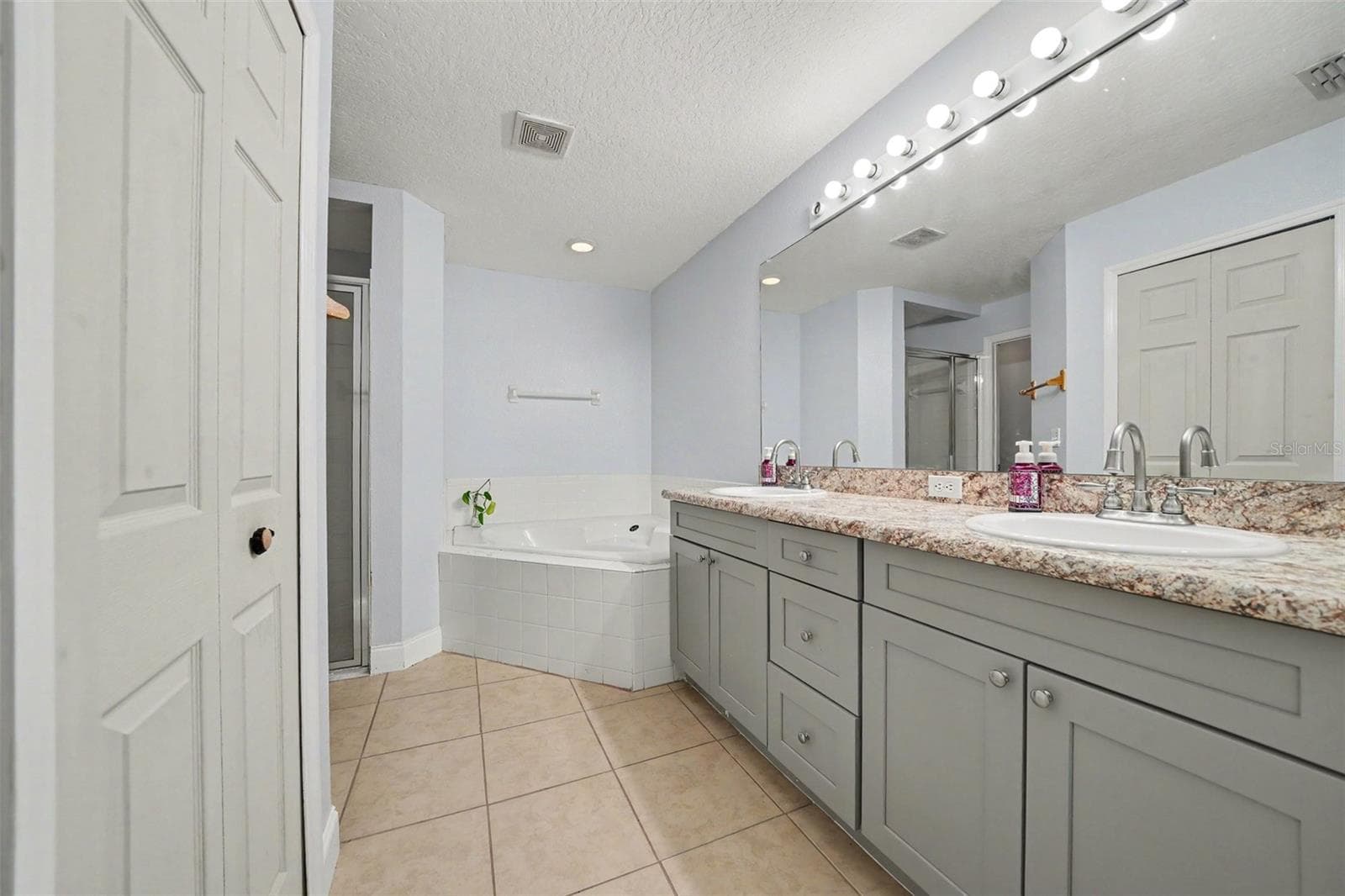 Single Family Residence at 2303 WEATHERED WOOD DR, LEESBURG, photo 20 of 27