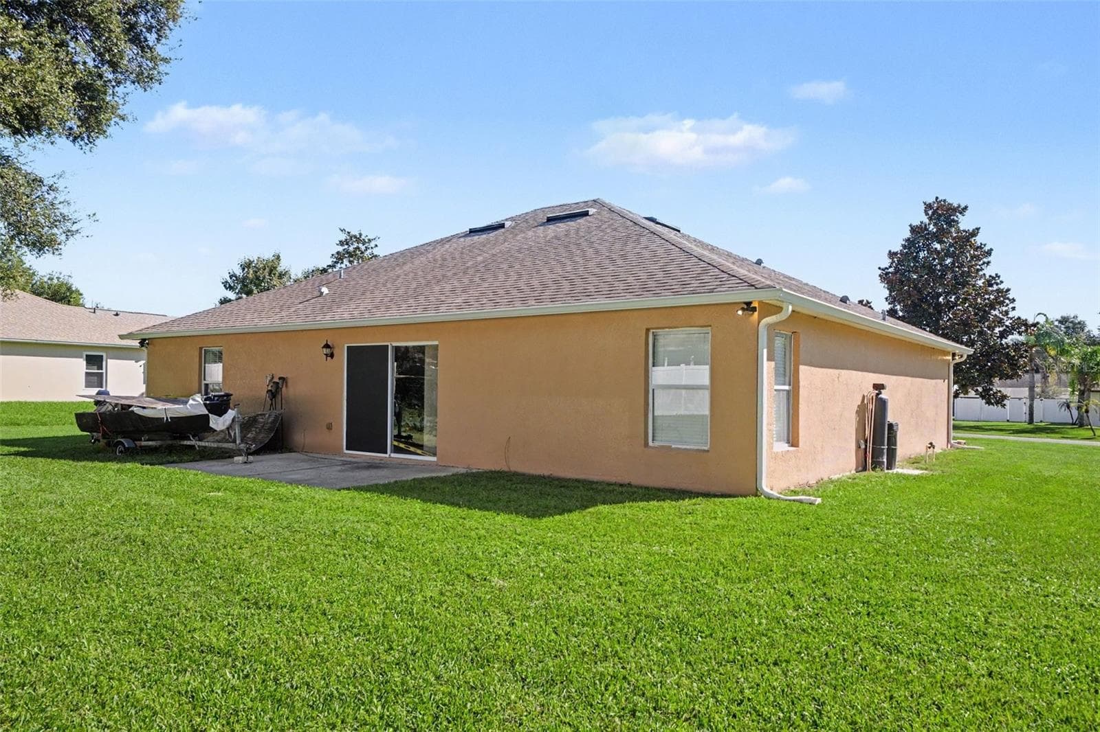 Single Family Residence at 2303 WEATHERED WOOD DR, LEESBURG, photo 25 of 27