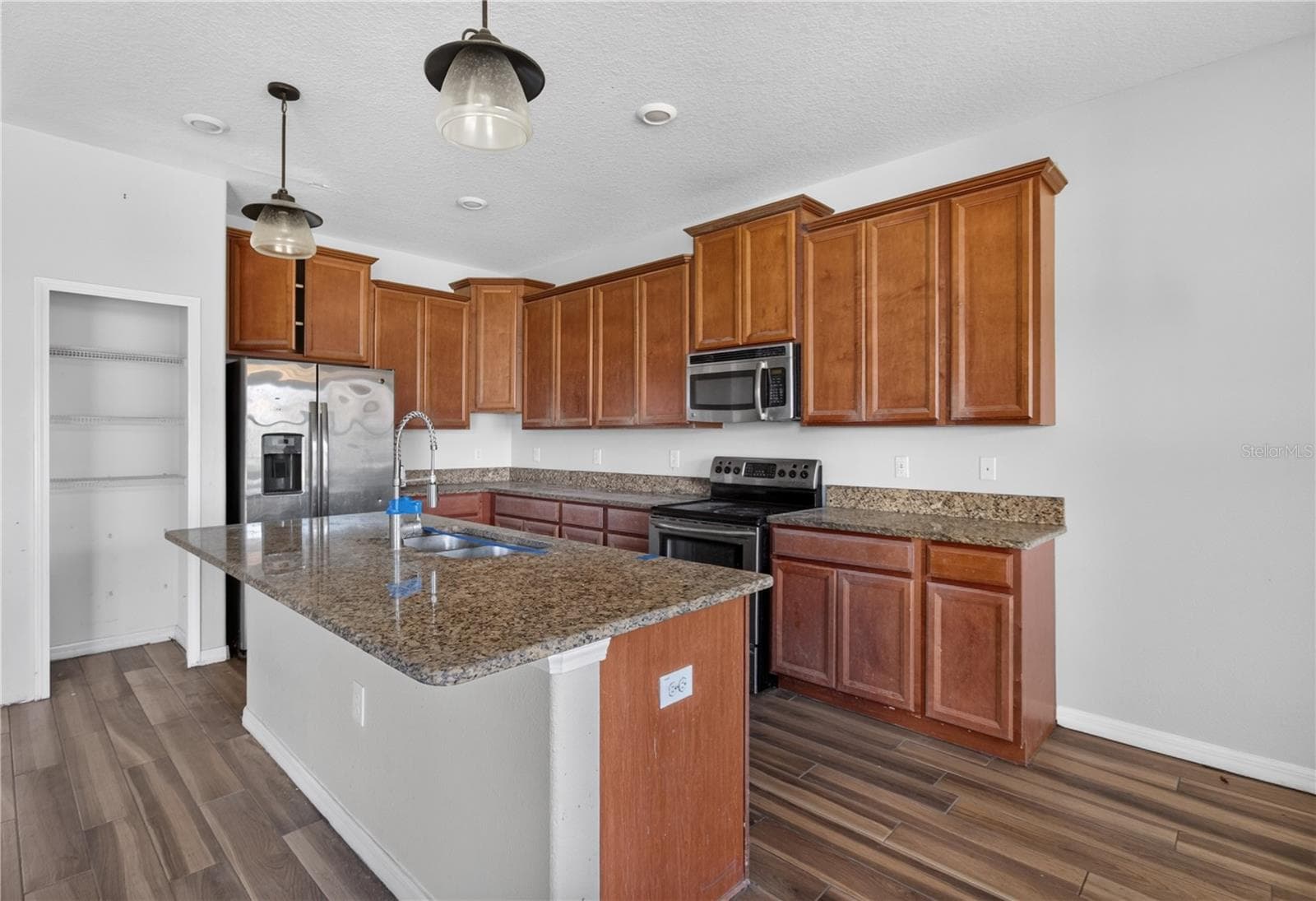 Single Family Residence at 10919 RAINBOW PYRITE DR, WIMAUMA, photo 3 of 31