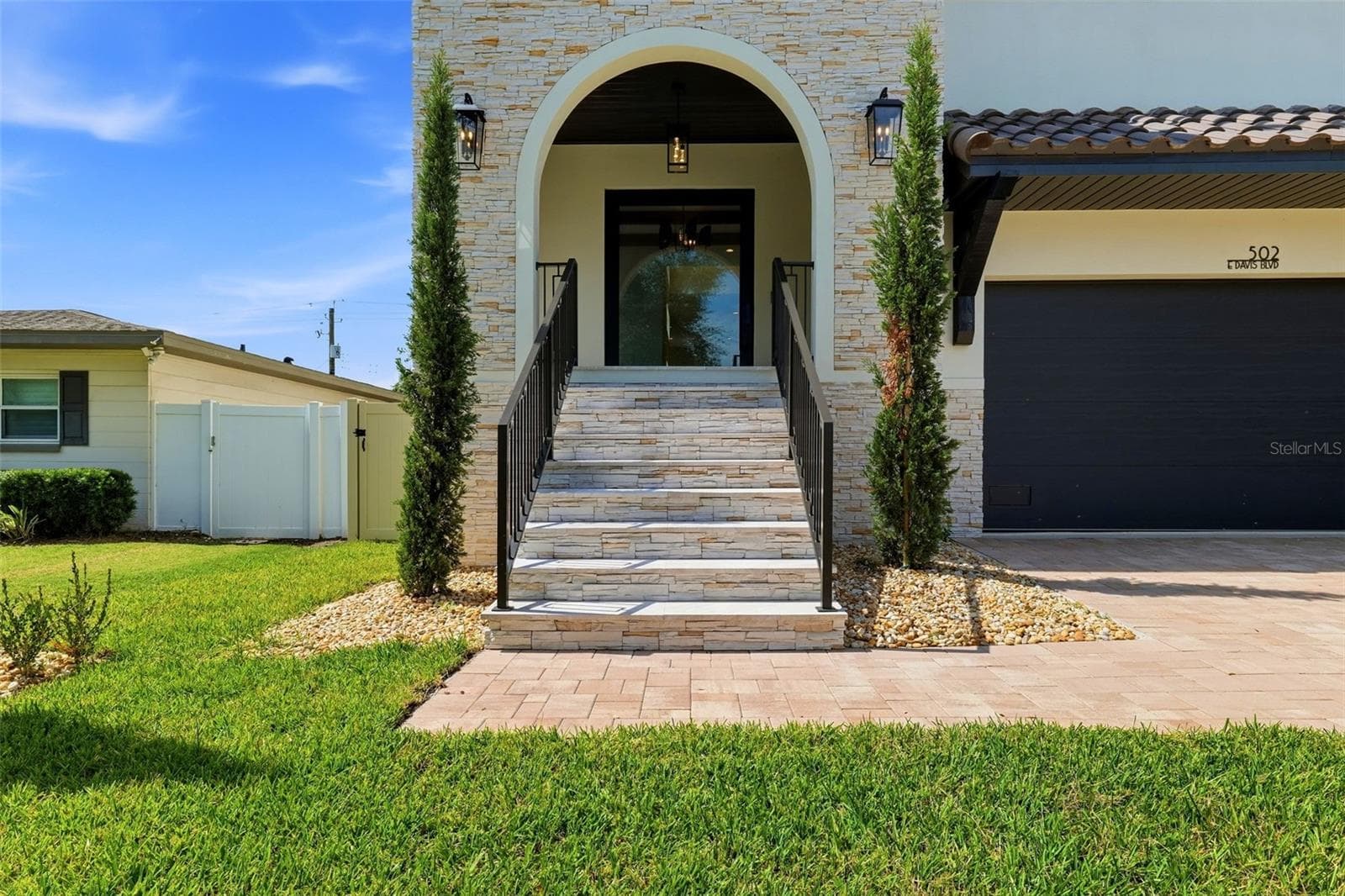 Single Family Residence at 502 E DAVIS BLVD, TAMPA, photo 3 of 80
