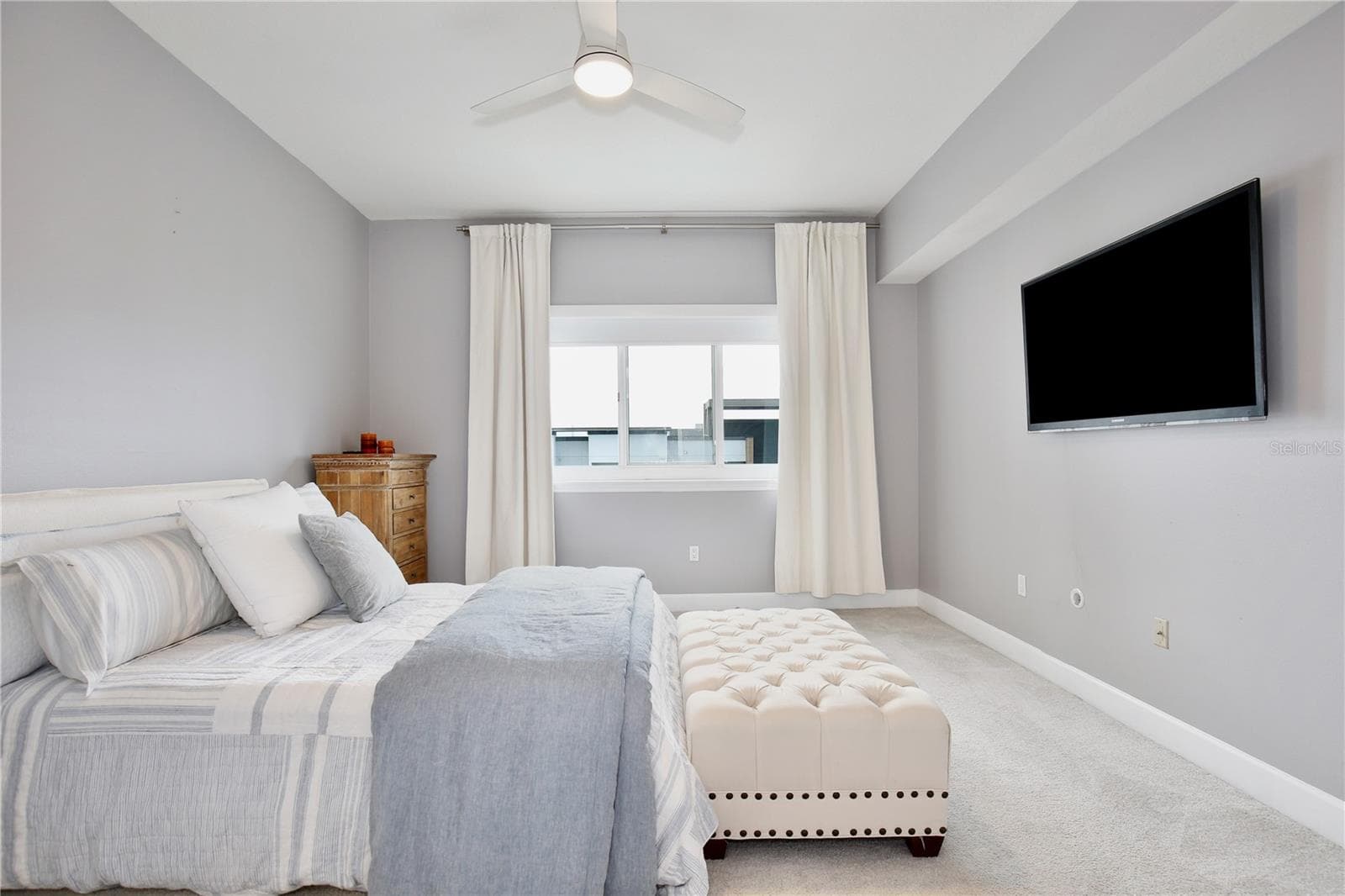 Guest Room - 100 S EOLA DR #1413, ORLANDO