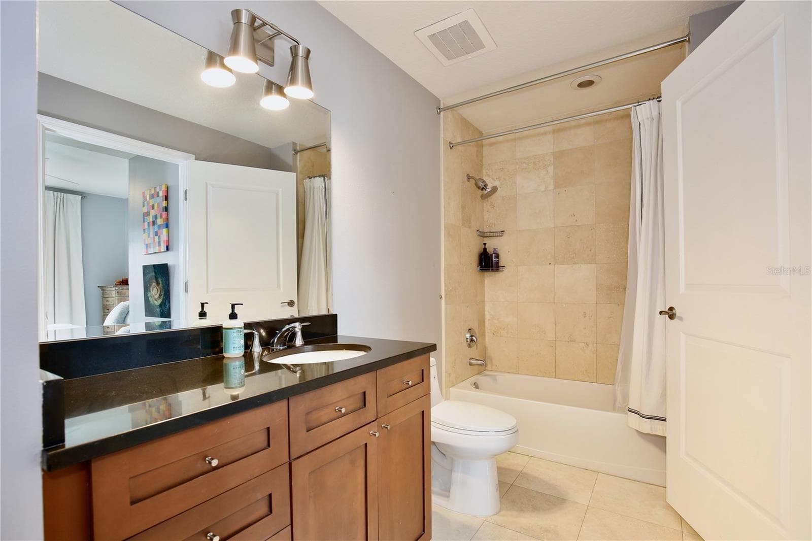 Full Guest Bath - 100 S EOLA DR #1413, ORLANDO
