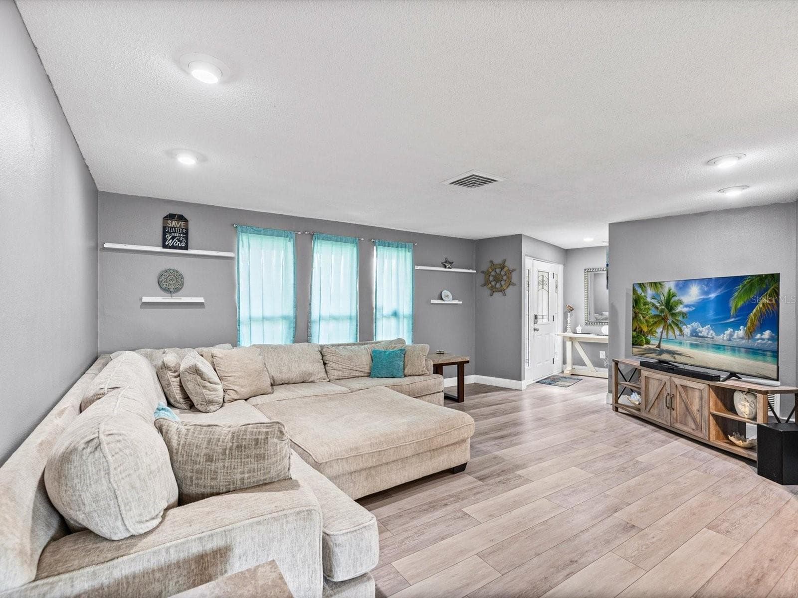 Single Family Residence at 9633 PORTSIDE DR, SEMINOLE, photo 9 of 38