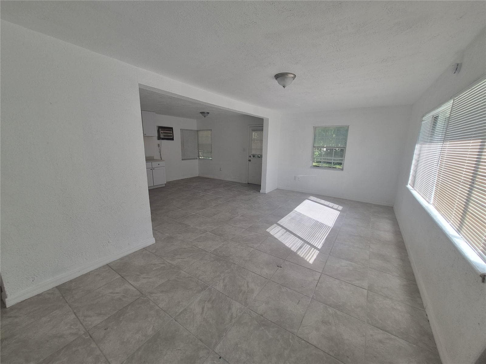 Single Family Residence at 2106 NE 11TH AVE, OCALA, photo 5 of 11