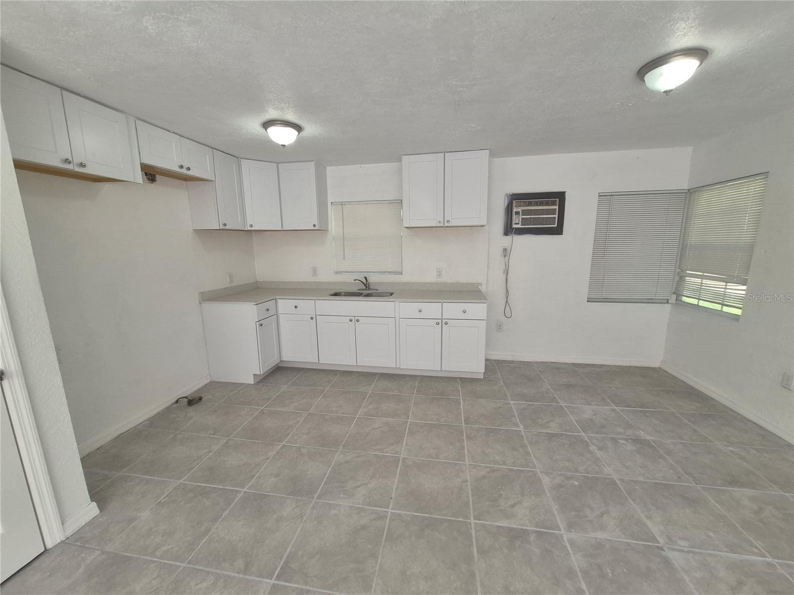 Single Family Residence at 2106 NE 11TH AVE, OCALA, photo 6 of 11