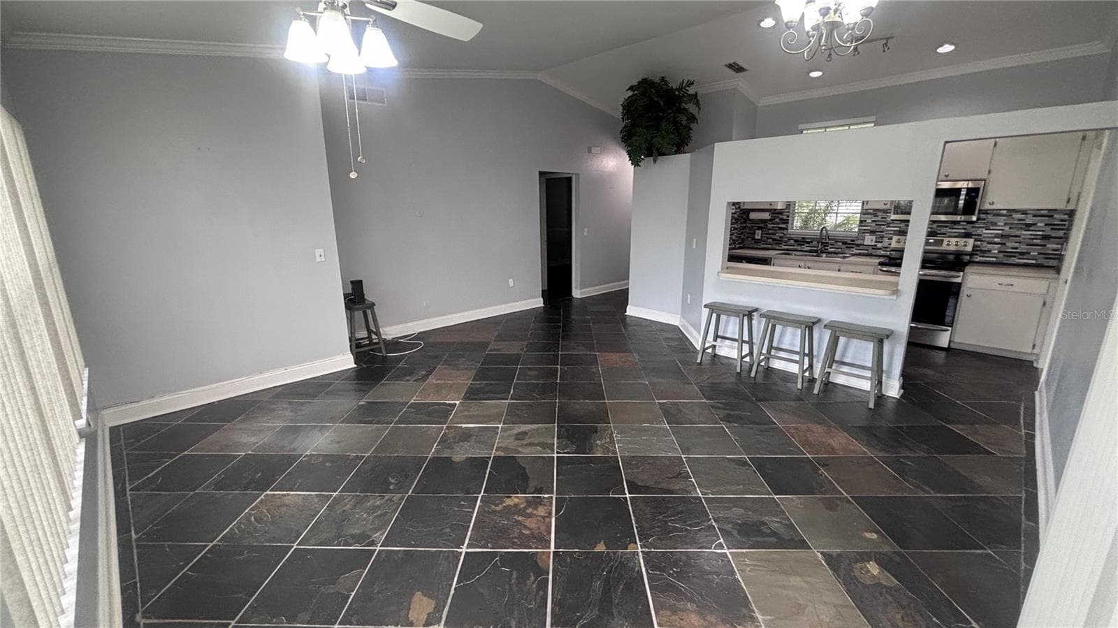 Single Family Residence at 7608 GLADES CT, TAMPA, photo 5 of 22