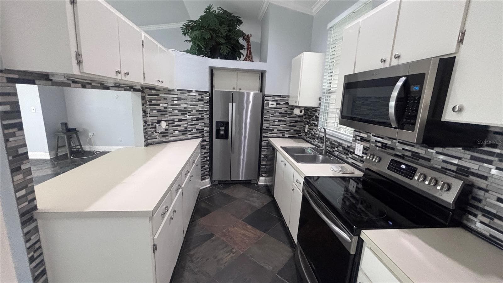 Single Family Residence at 7608 GLADES CT, TAMPA, photo 8 of 22