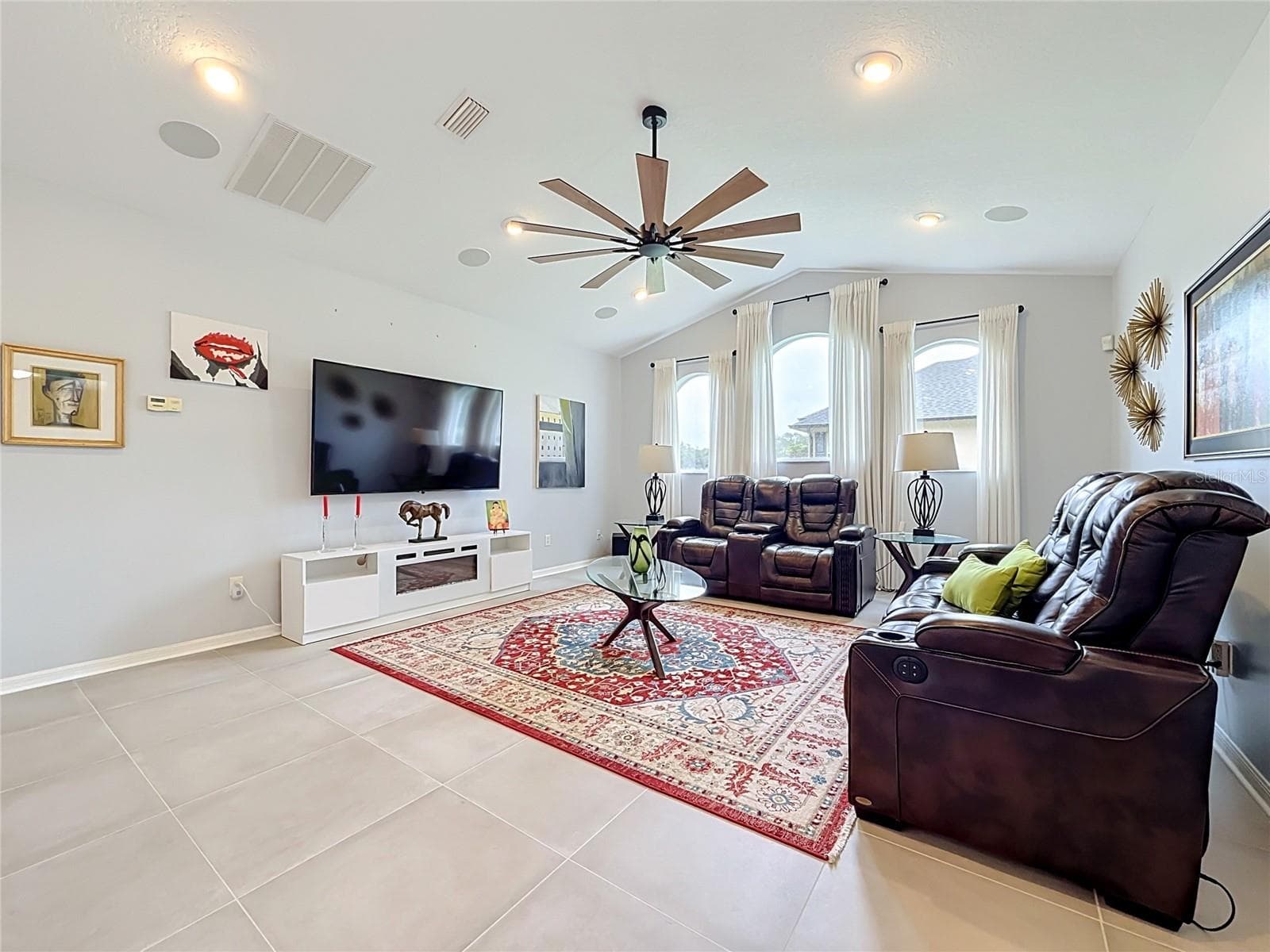 Over-sized Family Room - 10851 SW 53RD CIR, OCALA