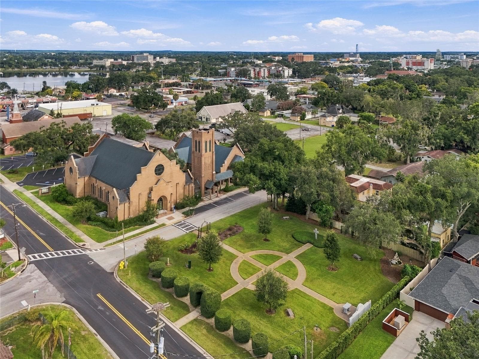 walking distance to St. Paul Episcopal Church - 1075 8TH ST NW, WINTER HAVEN