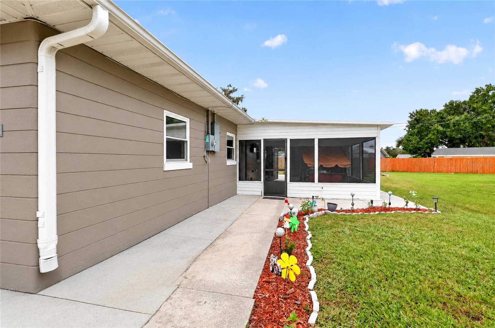 Single Family Residence at 1075 8TH ST NW, WINTER HAVEN, photo 7 of 52