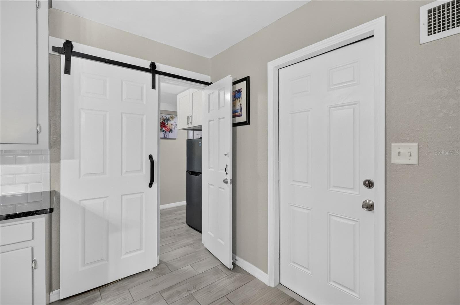 Door locks on both sides for added privacy (in-law suite) - 1075 8TH ST NW, WINTER HAVEN