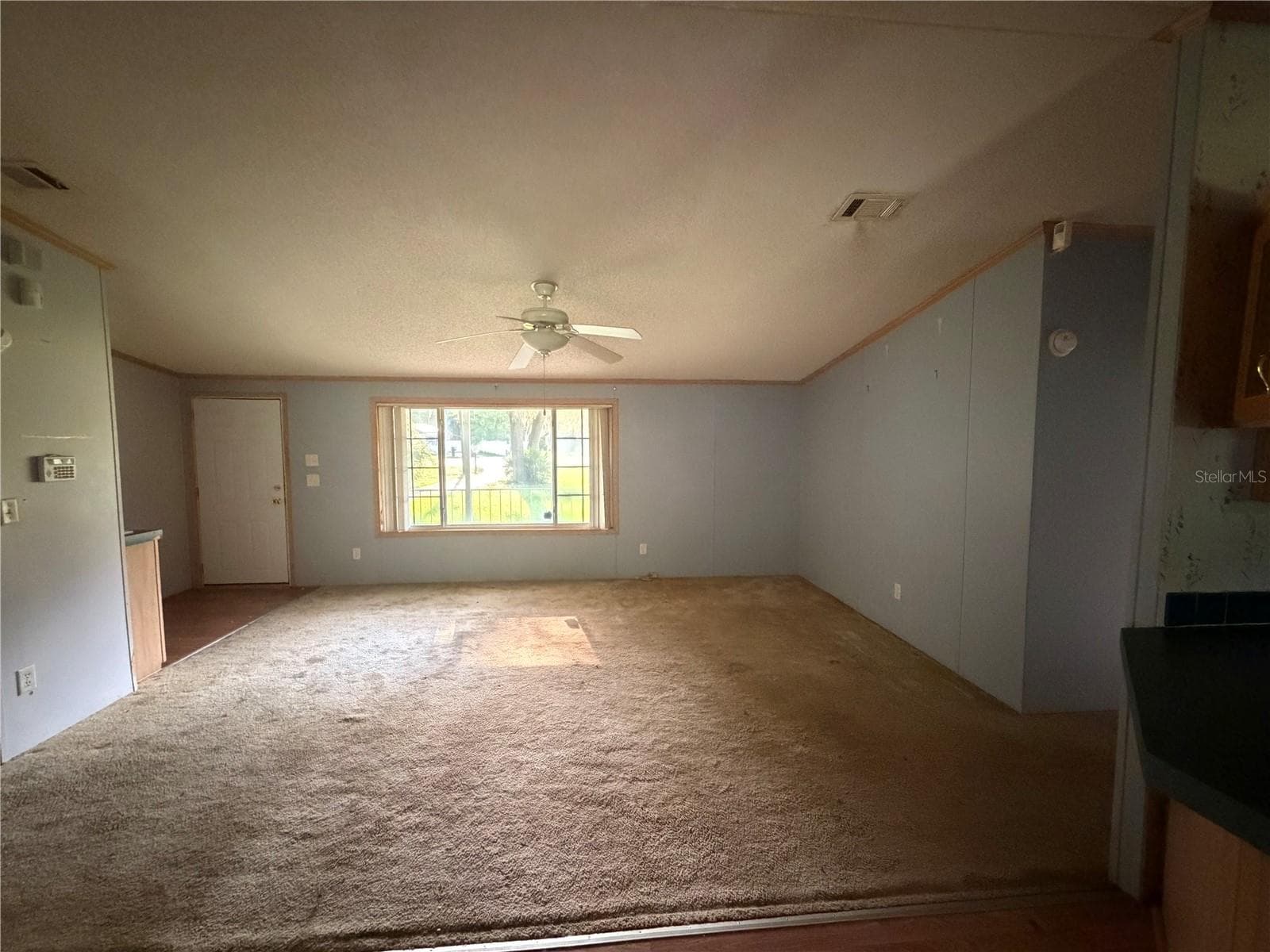 Living Room Image 1 - 17131 NW 83RD CT, FANNING SPRINGS