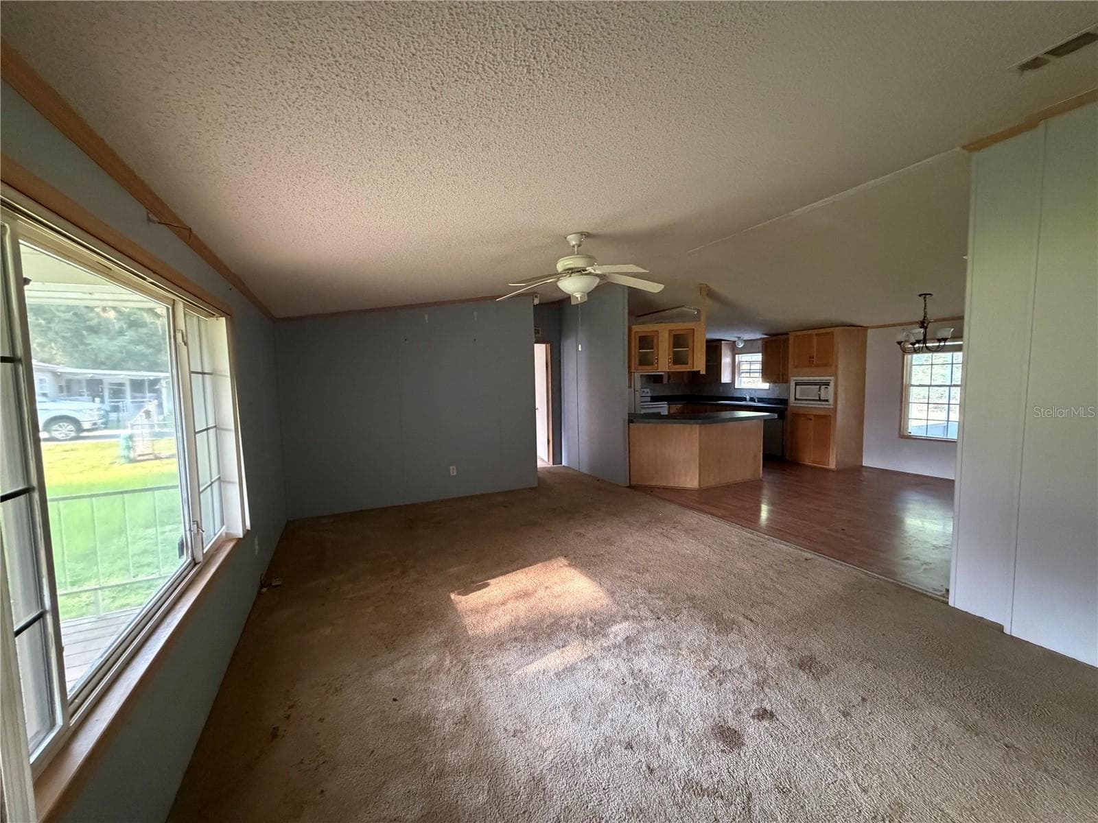 Living Room Image 2 - 17131 NW 83RD CT, FANNING SPRINGS