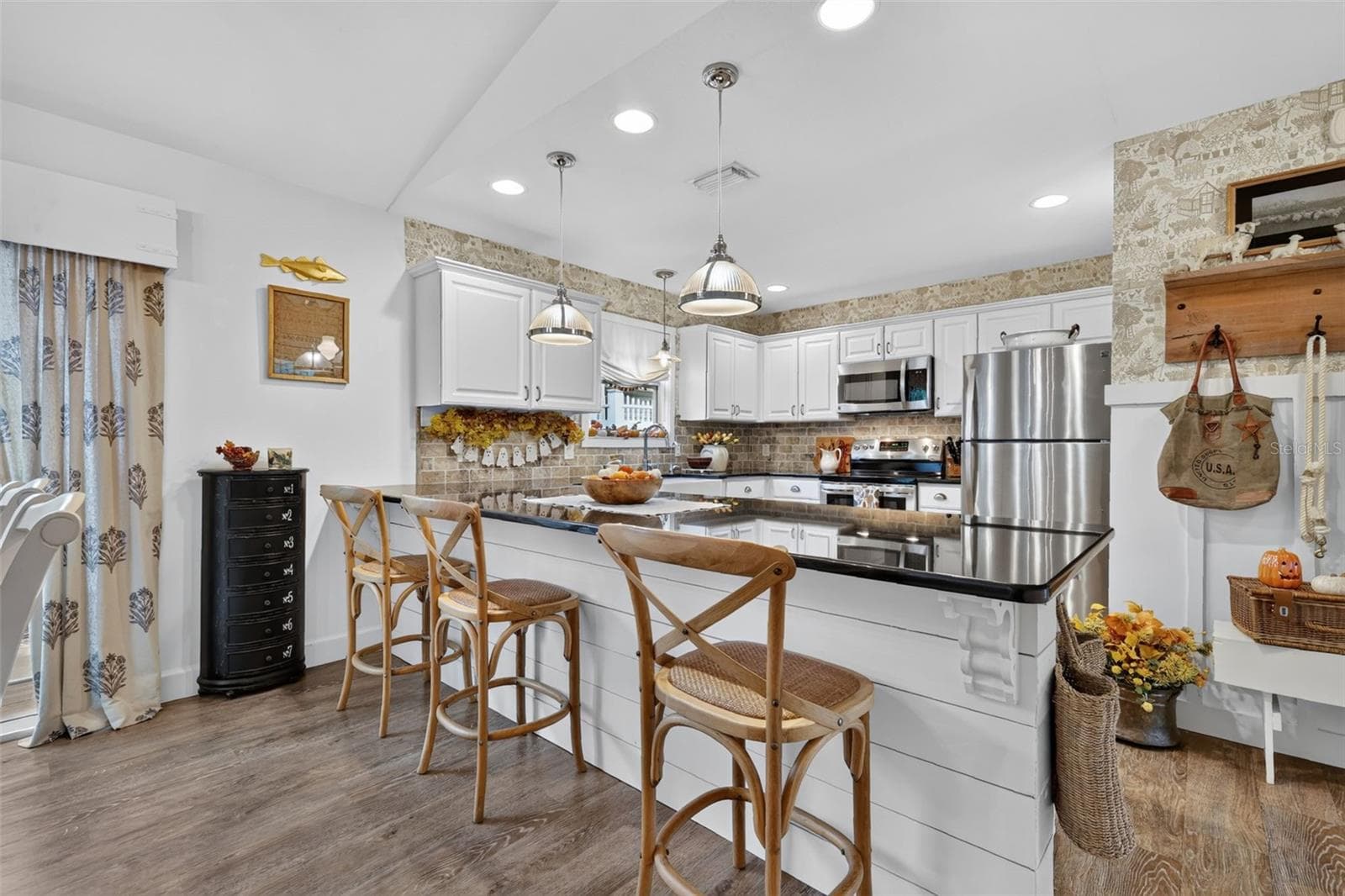 Country Charm Kitchen - 1700 JADESTONE TER, THE VILLAGES