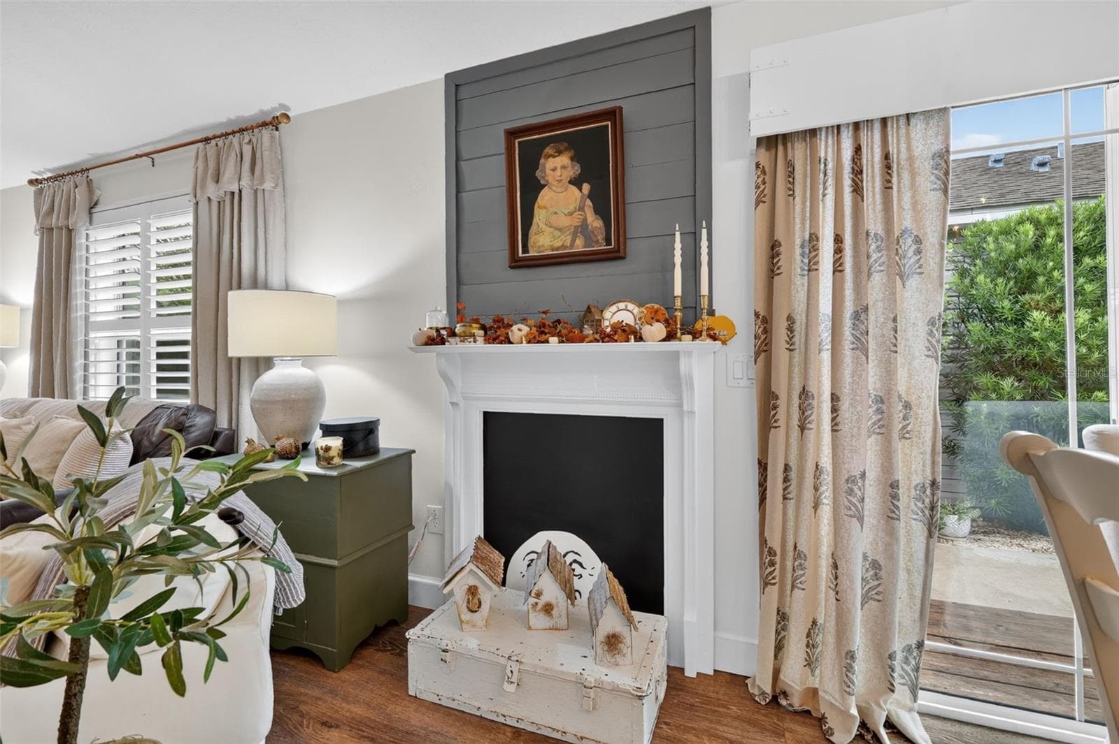 Charming Accent Mantle - 1700 JADESTONE TER, THE VILLAGES