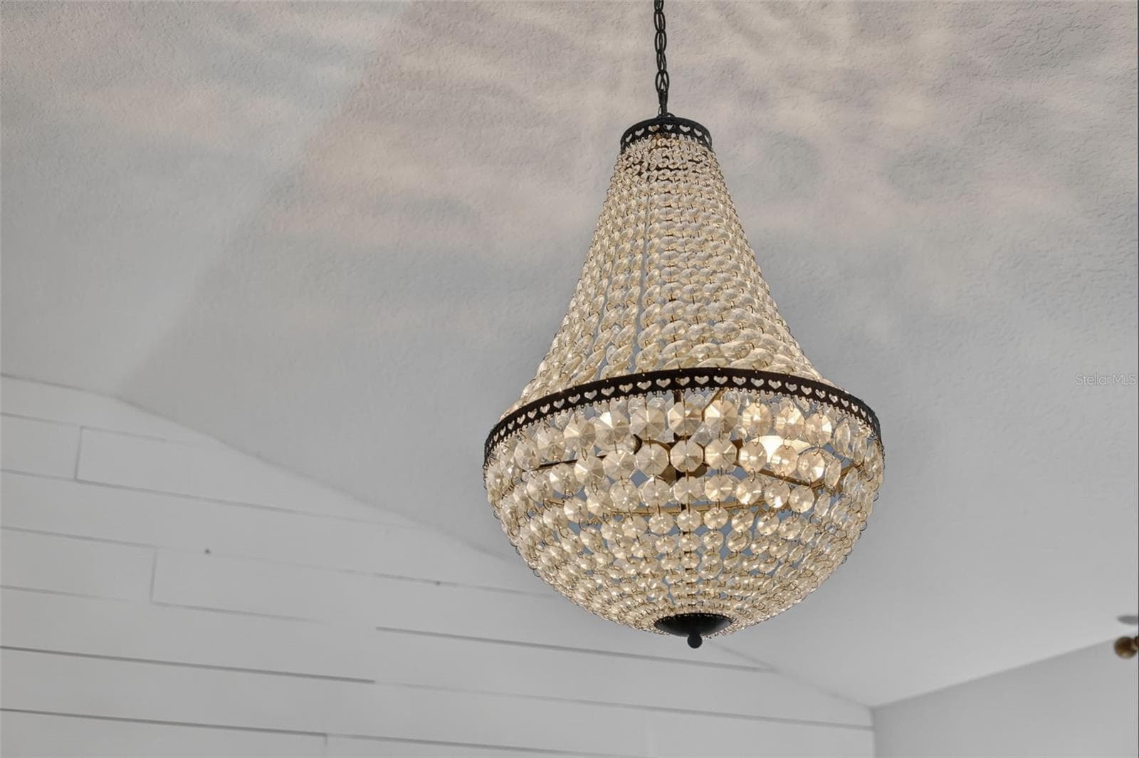 Elegant Living Room Chandelier - 1700 JADESTONE TER, THE VILLAGES