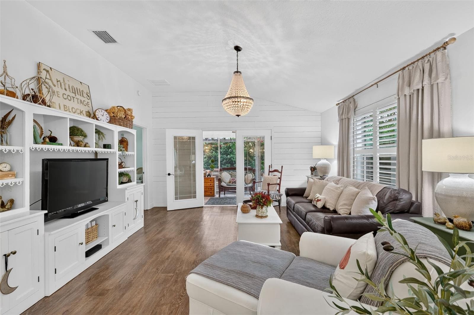 Living Room with View to the Enclosed Lanai - 1700 JADESTONE TER, THE VILLAGES