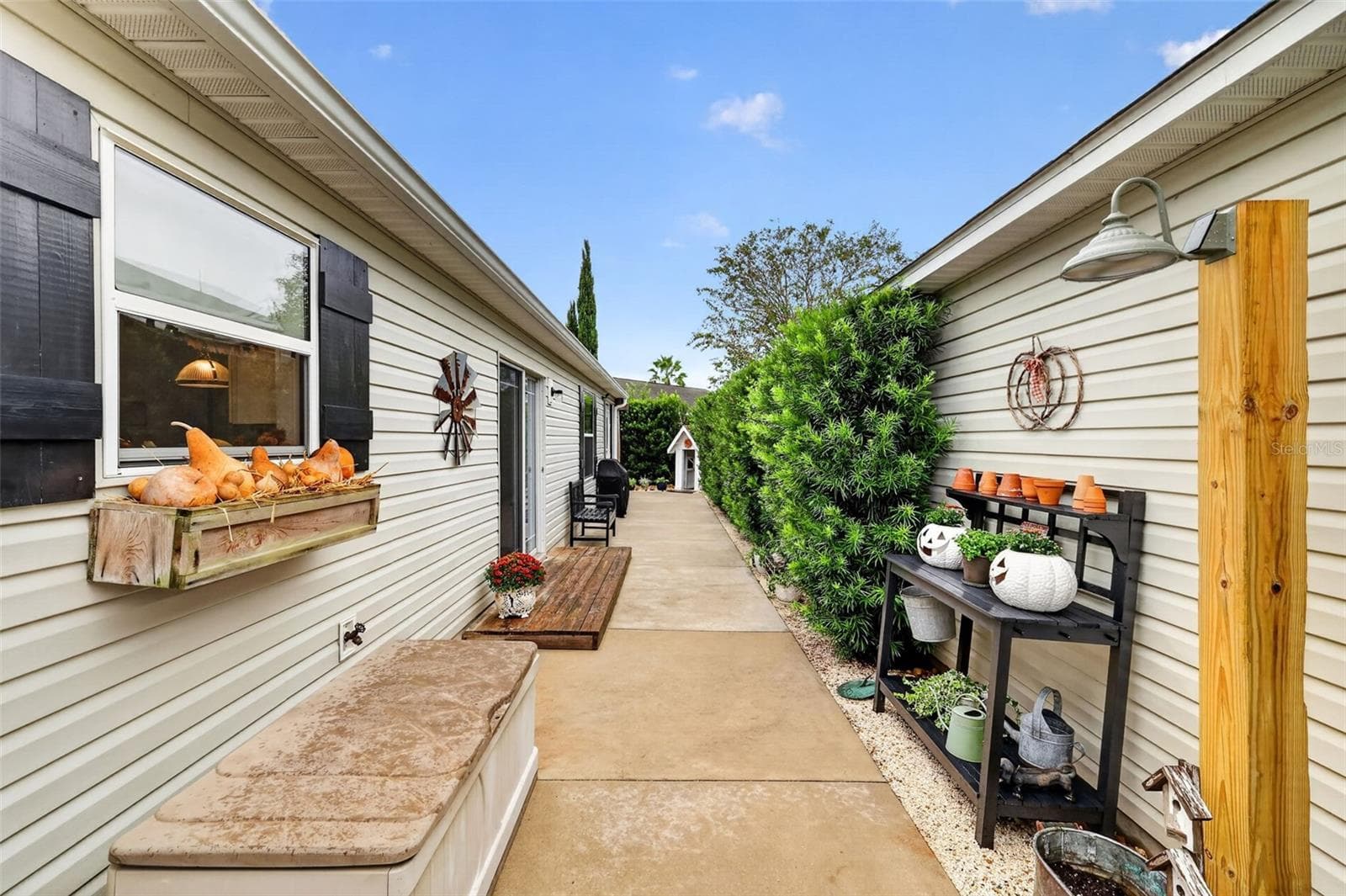 Side Yard - 1700 JADESTONE TER, THE VILLAGES