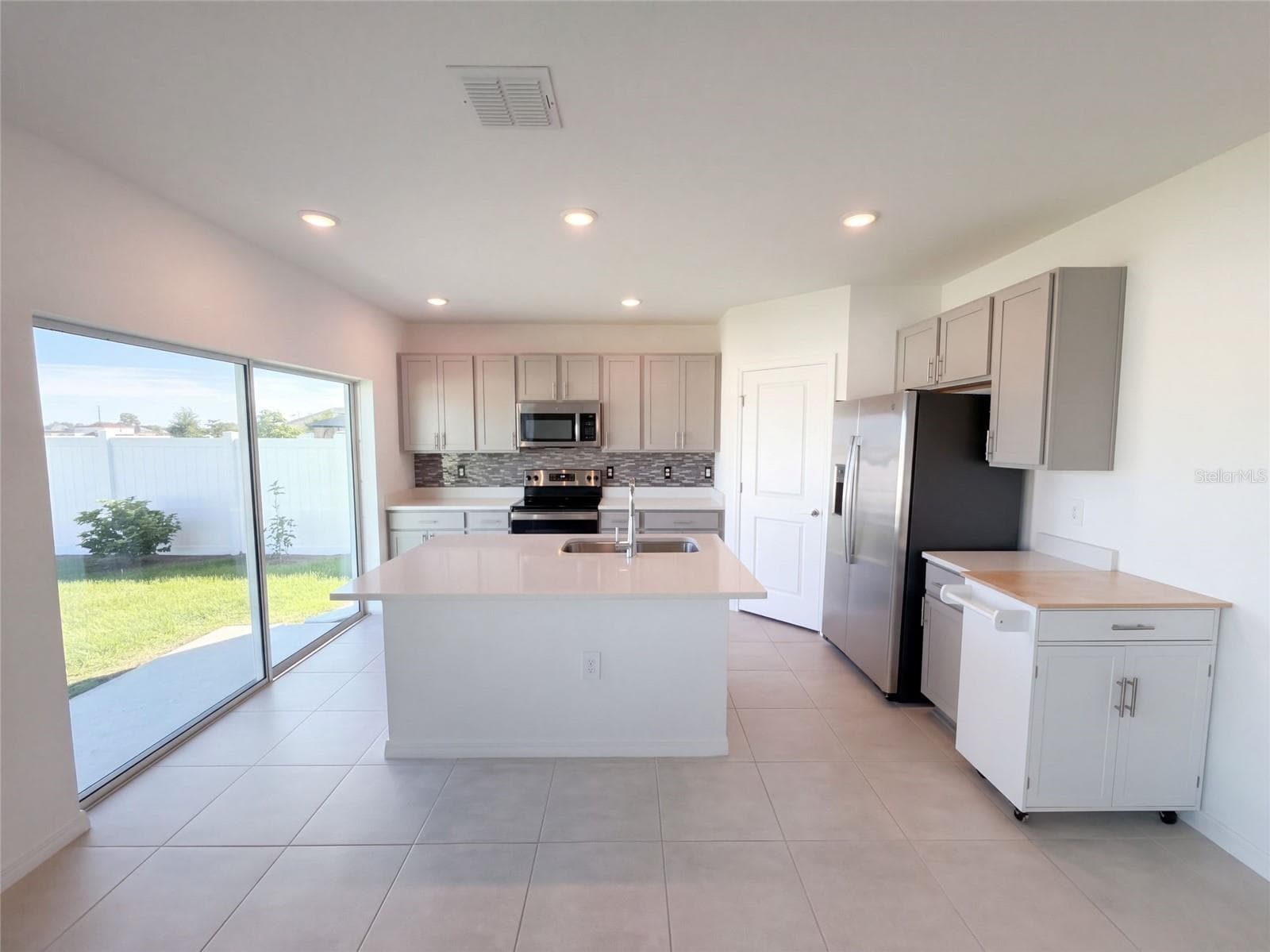 Single Family Residence at 124 CITRINE LOOP, KISSIMMEE, photo 2 of 41