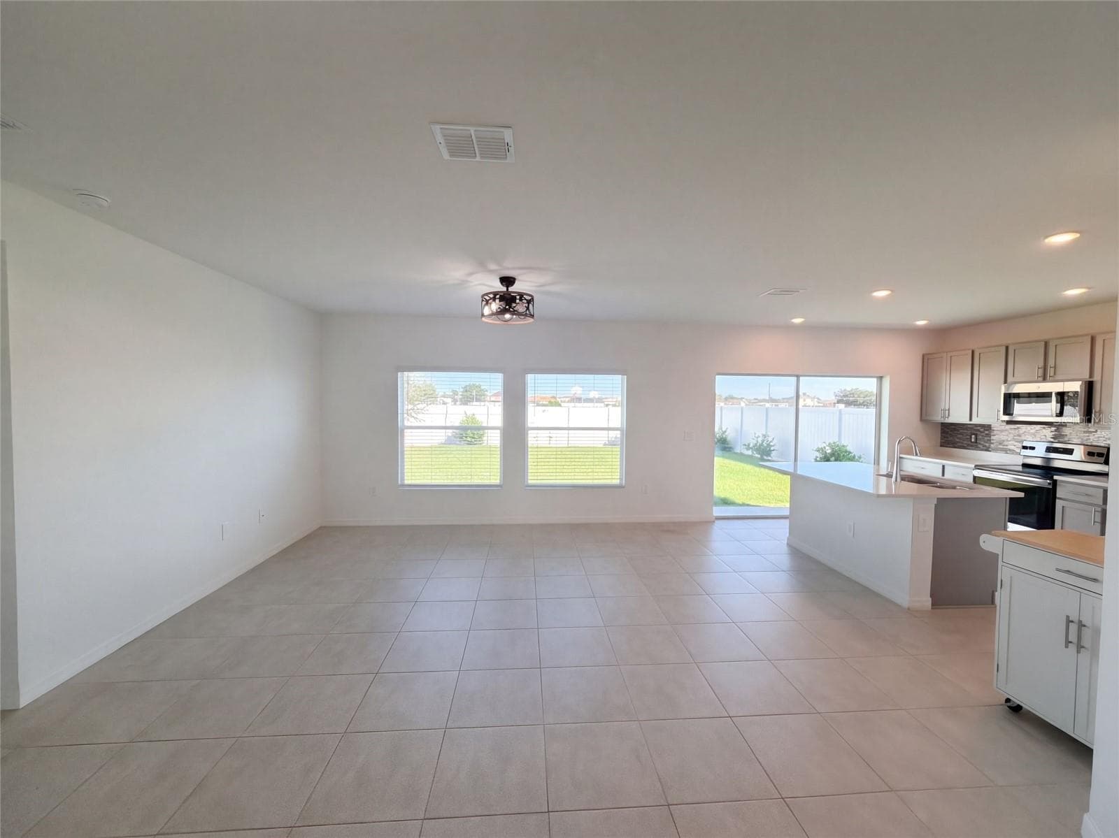 Single Family Residence at 124 CITRINE LOOP, KISSIMMEE, photo 3 of 41