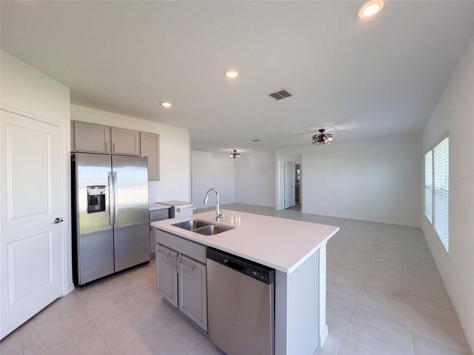 Single Family Residence at 124 CITRINE LOOP, KISSIMMEE, photo 8 of 41