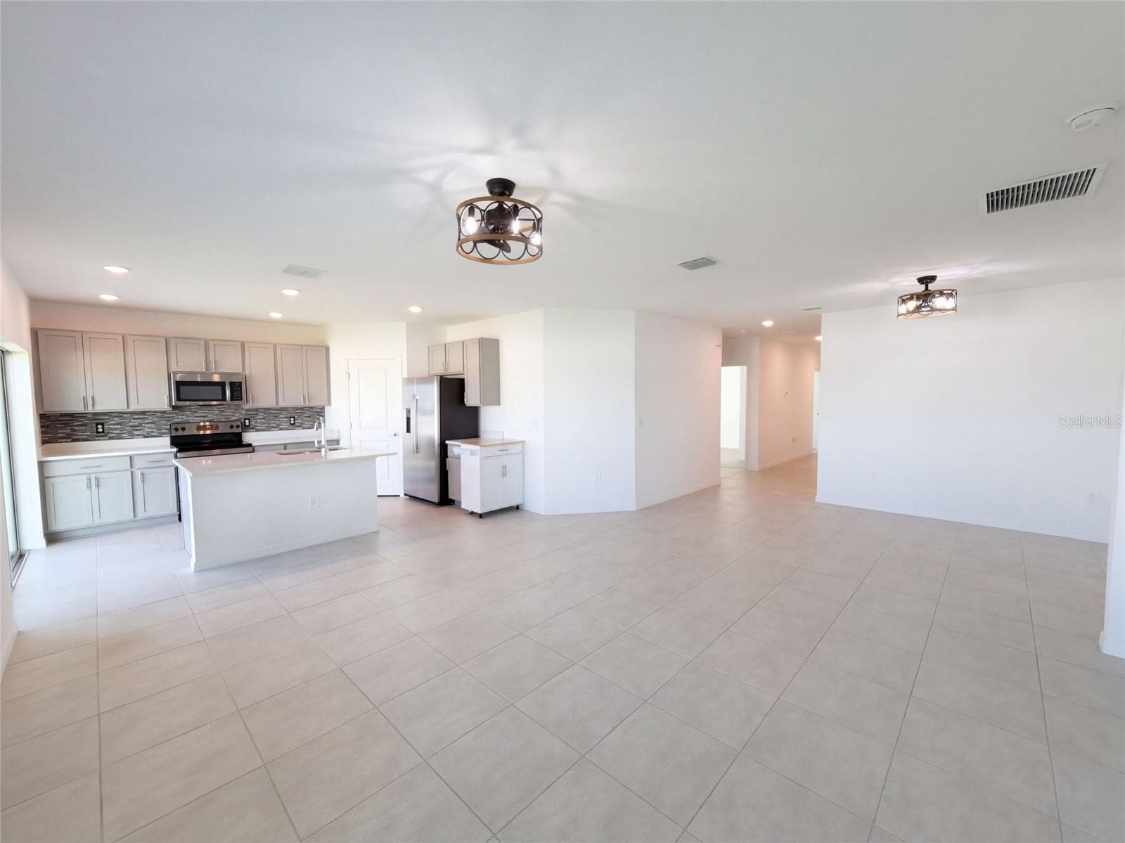 Single Family Residence at 124 CITRINE LOOP, KISSIMMEE, photo 9 of 41