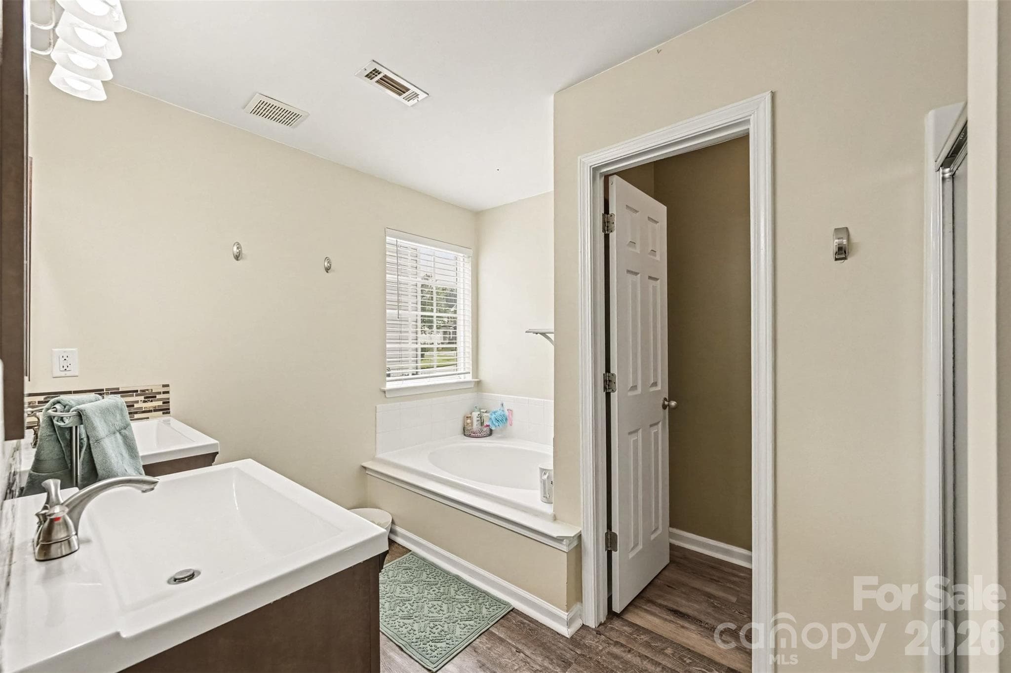 Single Family Residence at 647 Winding Branch Road, Rock Hill, photo 16 of 33
