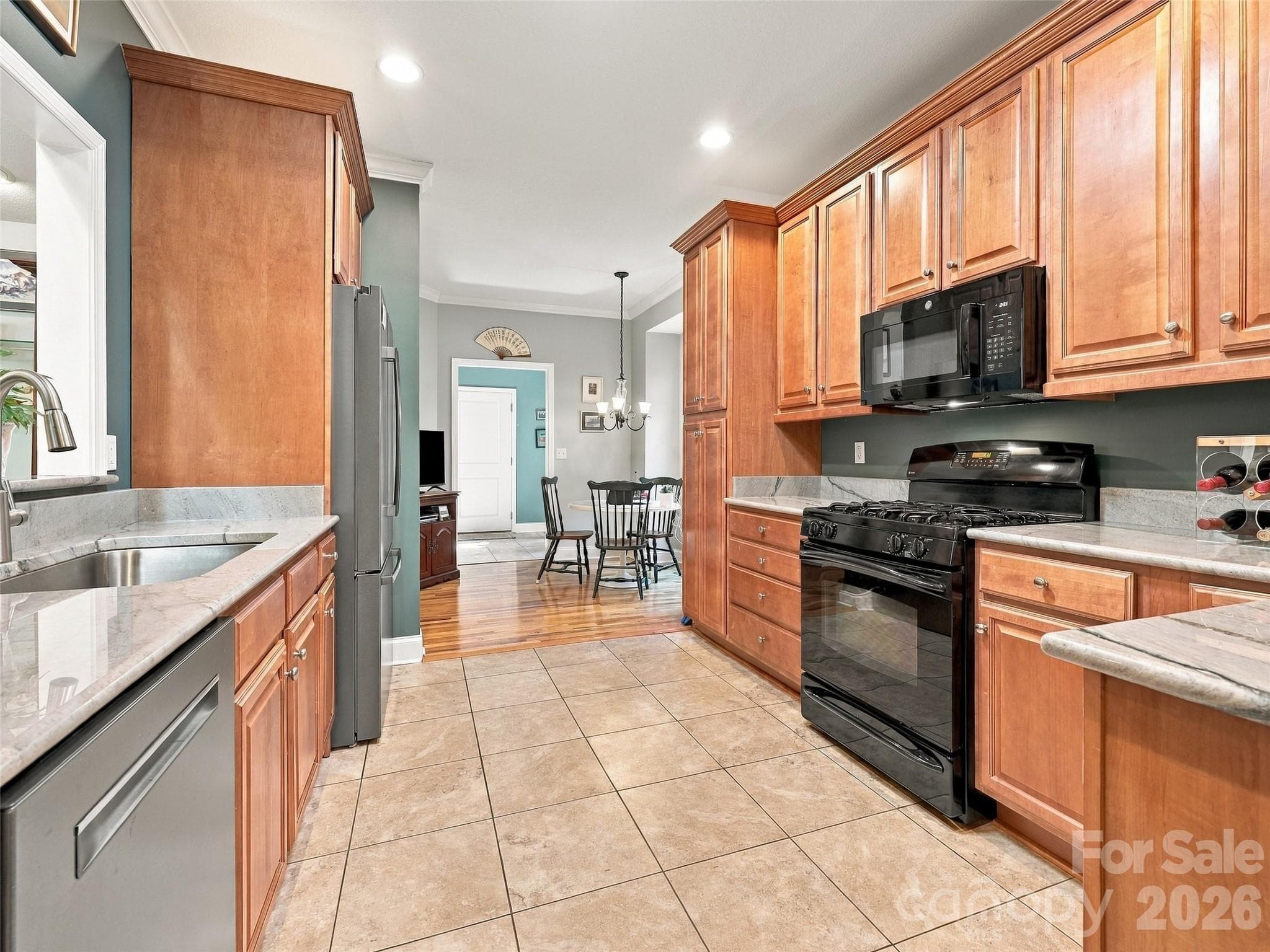 Townhouse at 220 Waterside Drive, Hendersonville, photo 9 of 48