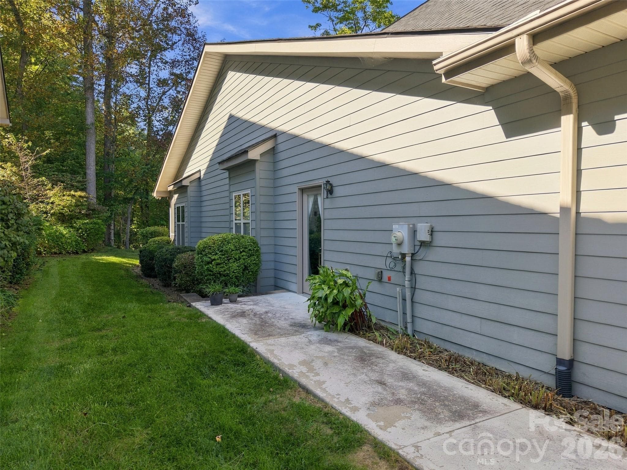 Townhouse at 220 Waterside Drive, Hendersonville, photo 40 of 48