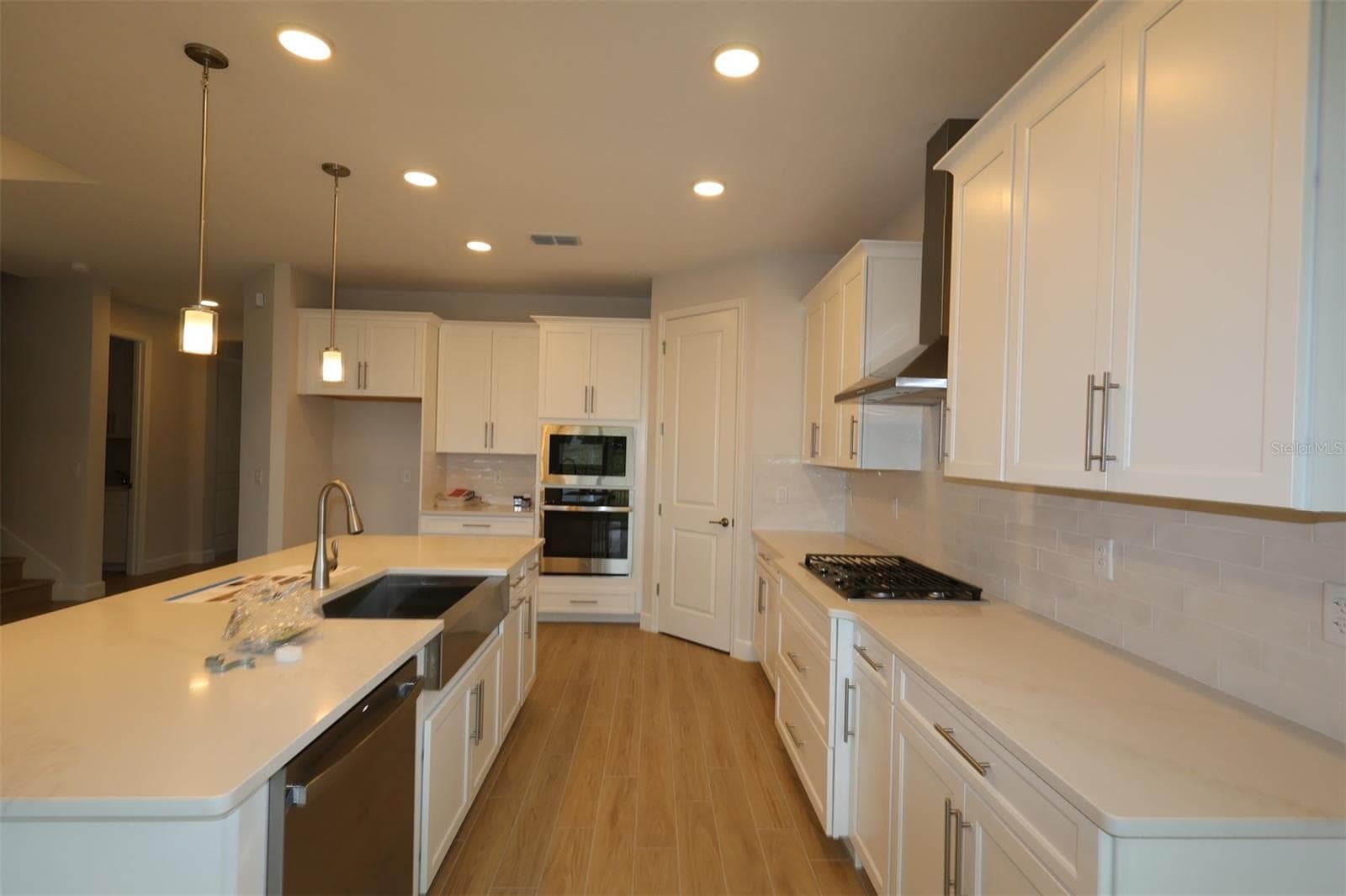 Single Family Residence at 3722 WOLVES CREEK PL, APOPKA, photo 2 of 26