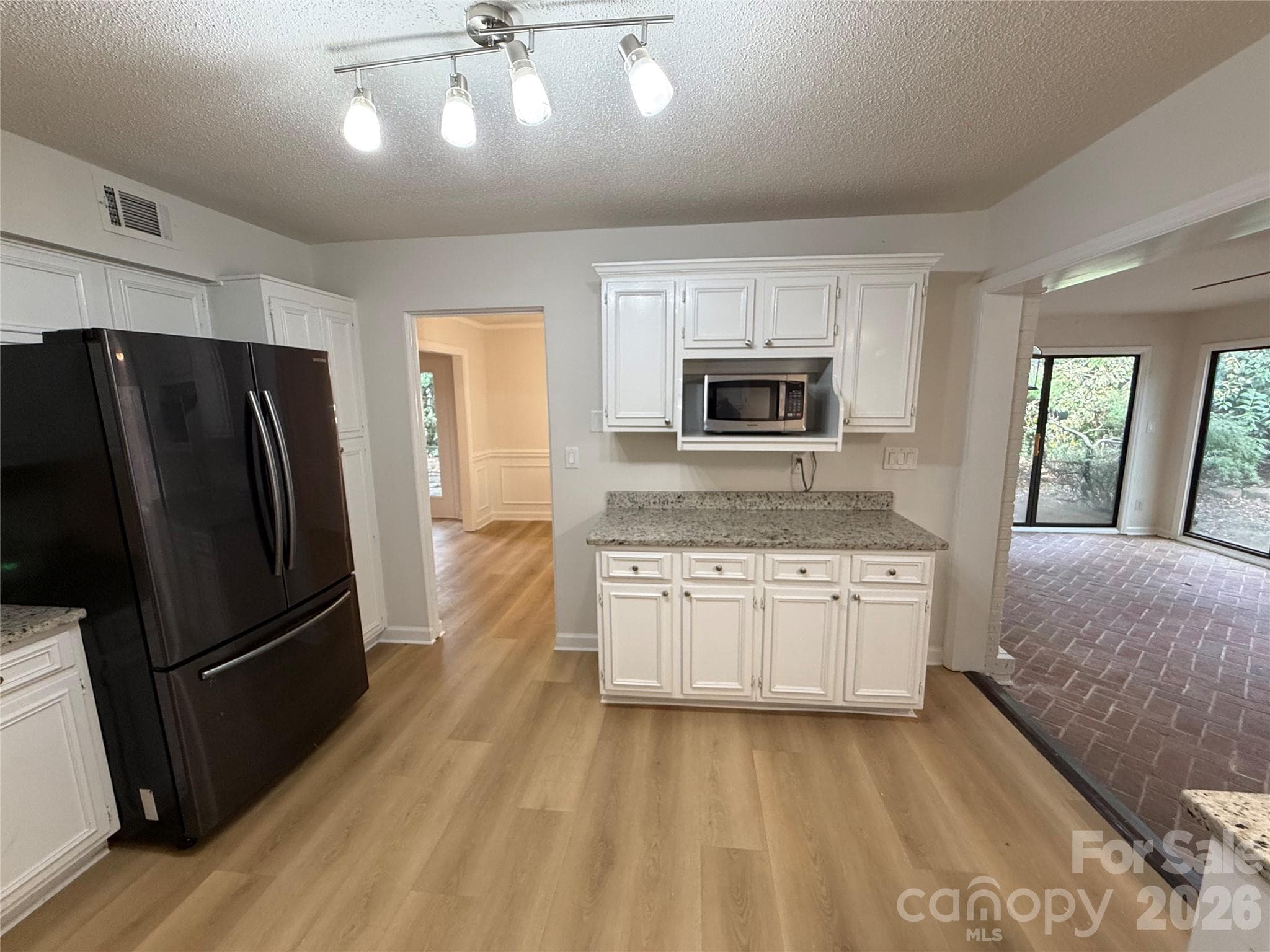 Condominium at 7022 Quail Hill Road, Charlotte, photo 6 of 20