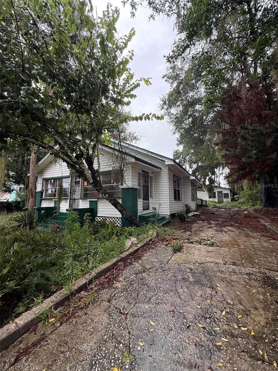 Single Family Residence at 335 W WISCONSIN AVE, DELAND, photo 2 of 12