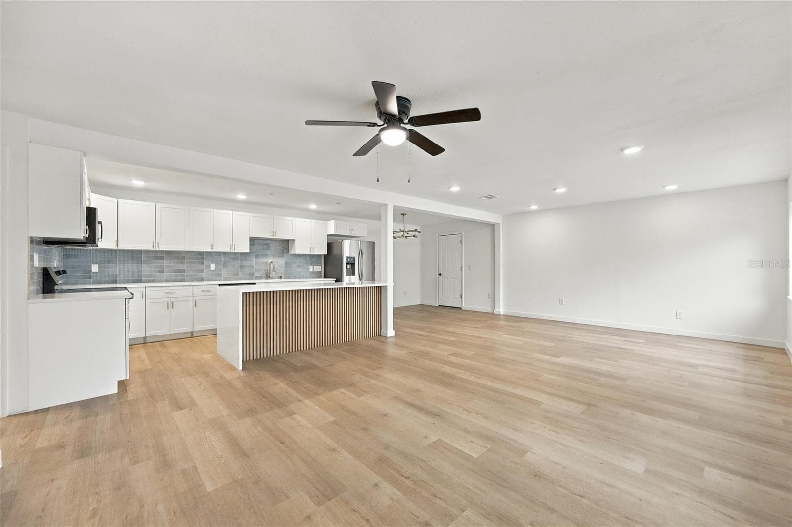 Living Room - 659 KENDALE ST, ORLANDO