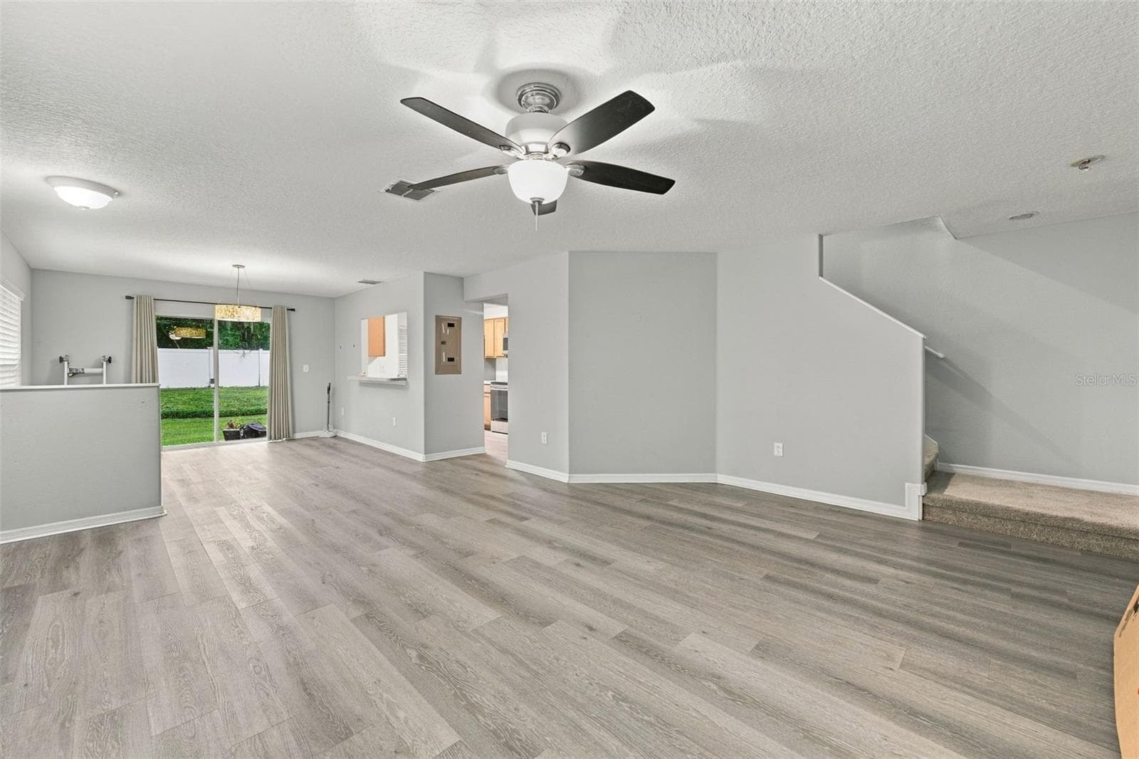Townhouse at 37640 AARALYN RD, ZEPHYRHILLS, photo 7 of 29