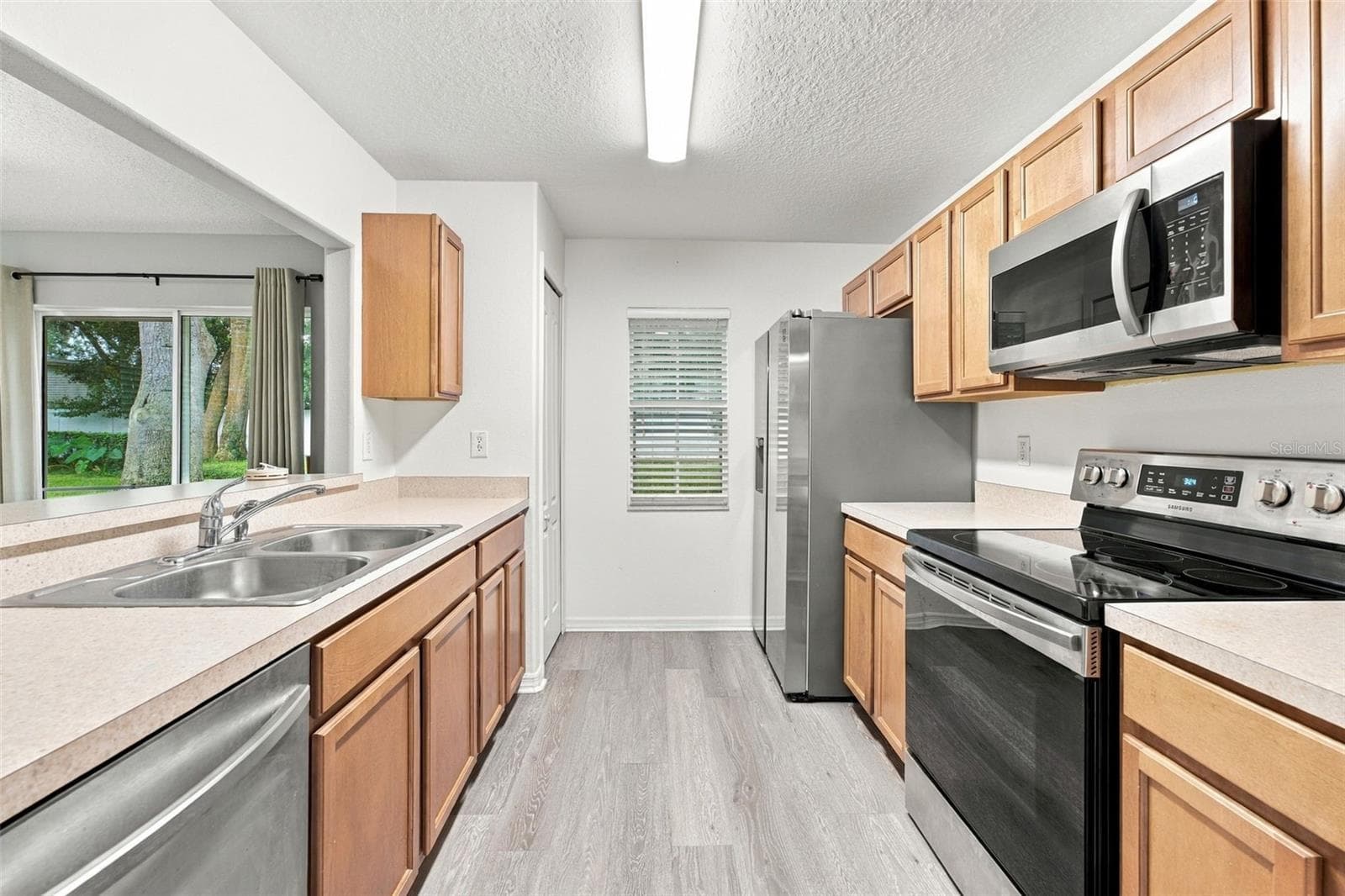 Townhouse at 37640 AARALYN RD, ZEPHYRHILLS, photo 11 of 29