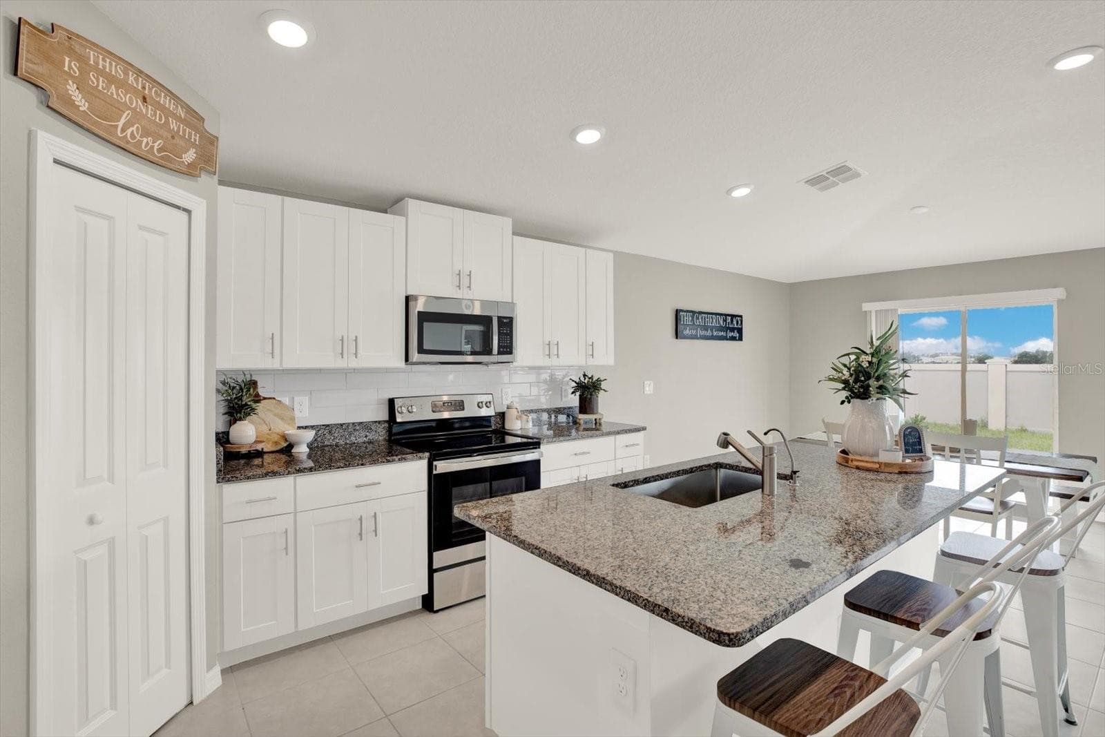 Single Family Residence at 11205 LINDEN DEPOT RD, SAN ANTONIO, photo 3 of 37