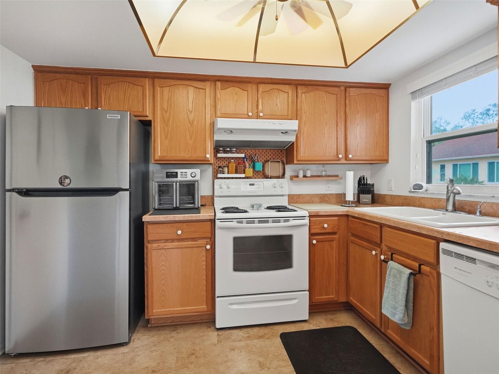 Single Family Residence at 2277 PEBBLE BEACH DR, SPRING HILL, photo 13 of 50