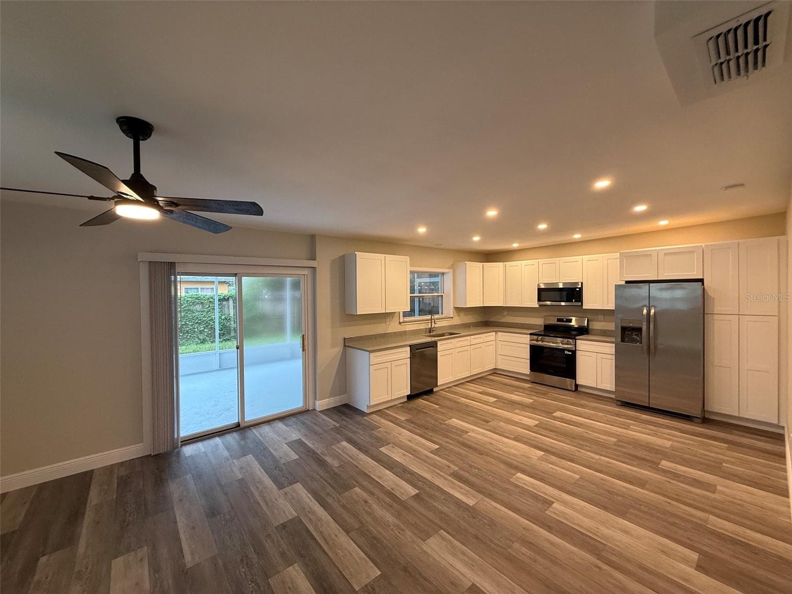 Kitchen - 8126 CASTINANGO ST, ORLANDO