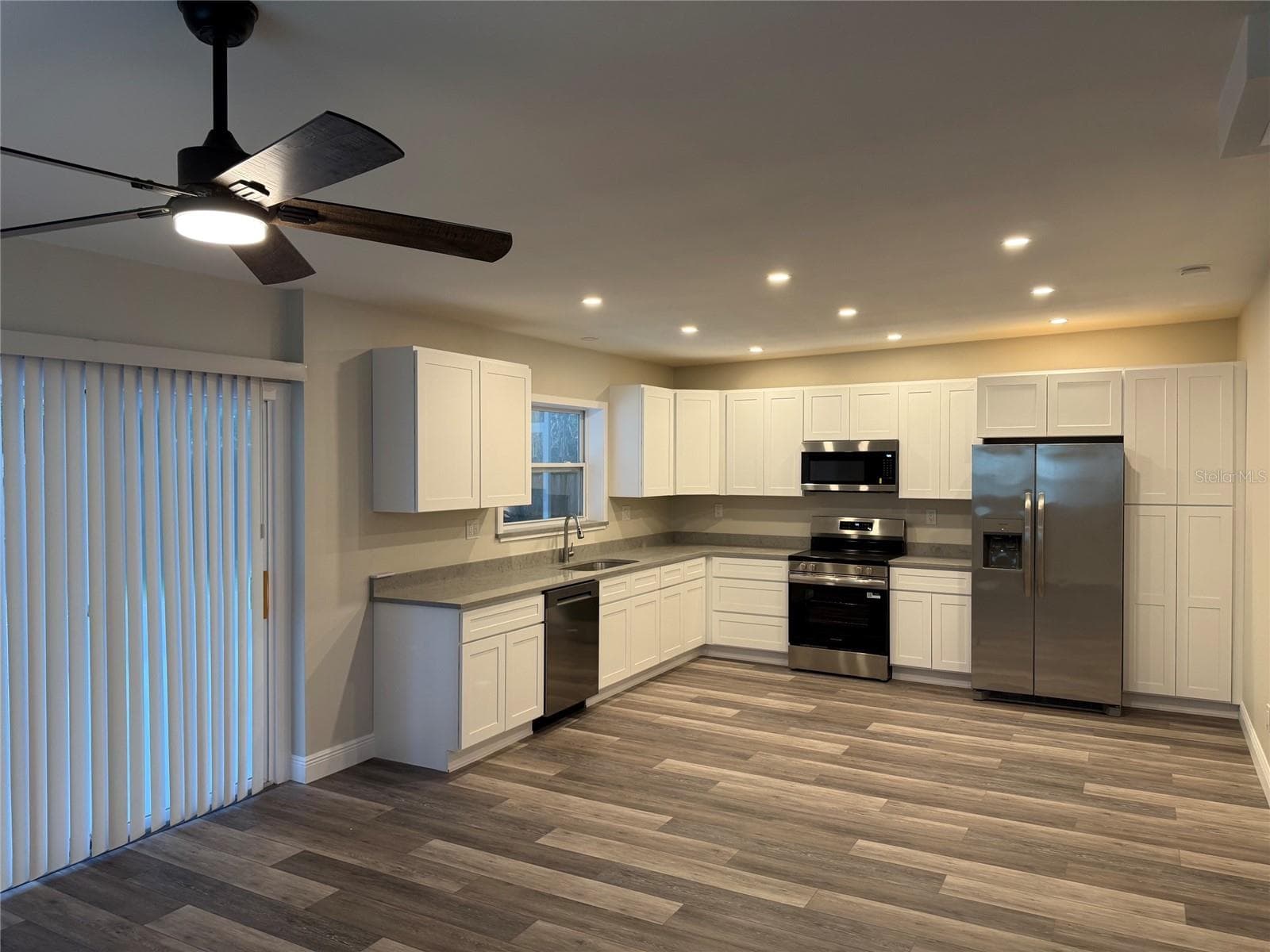 Kitchen - 8126 CASTINANGO ST, ORLANDO