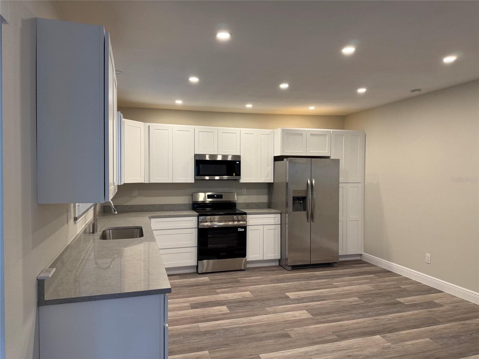 Kitchen - 8126 CASTINANGO ST, ORLANDO