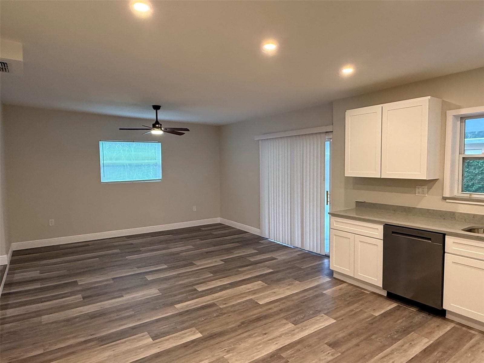 Kitchen/Family Room - 8126 CASTINANGO ST, ORLANDO