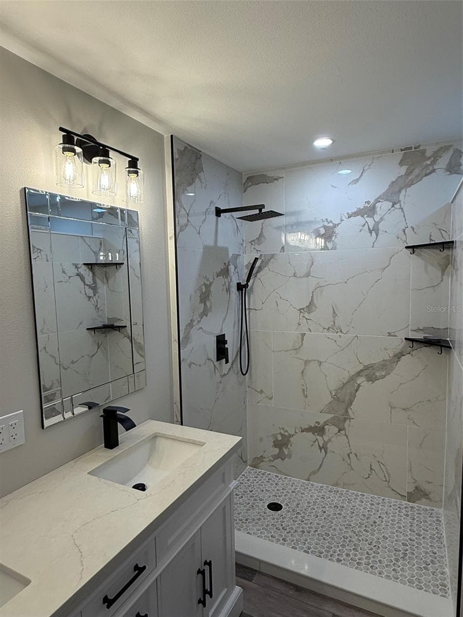 Primary Bathroom - 8126 CASTINANGO ST, ORLANDO