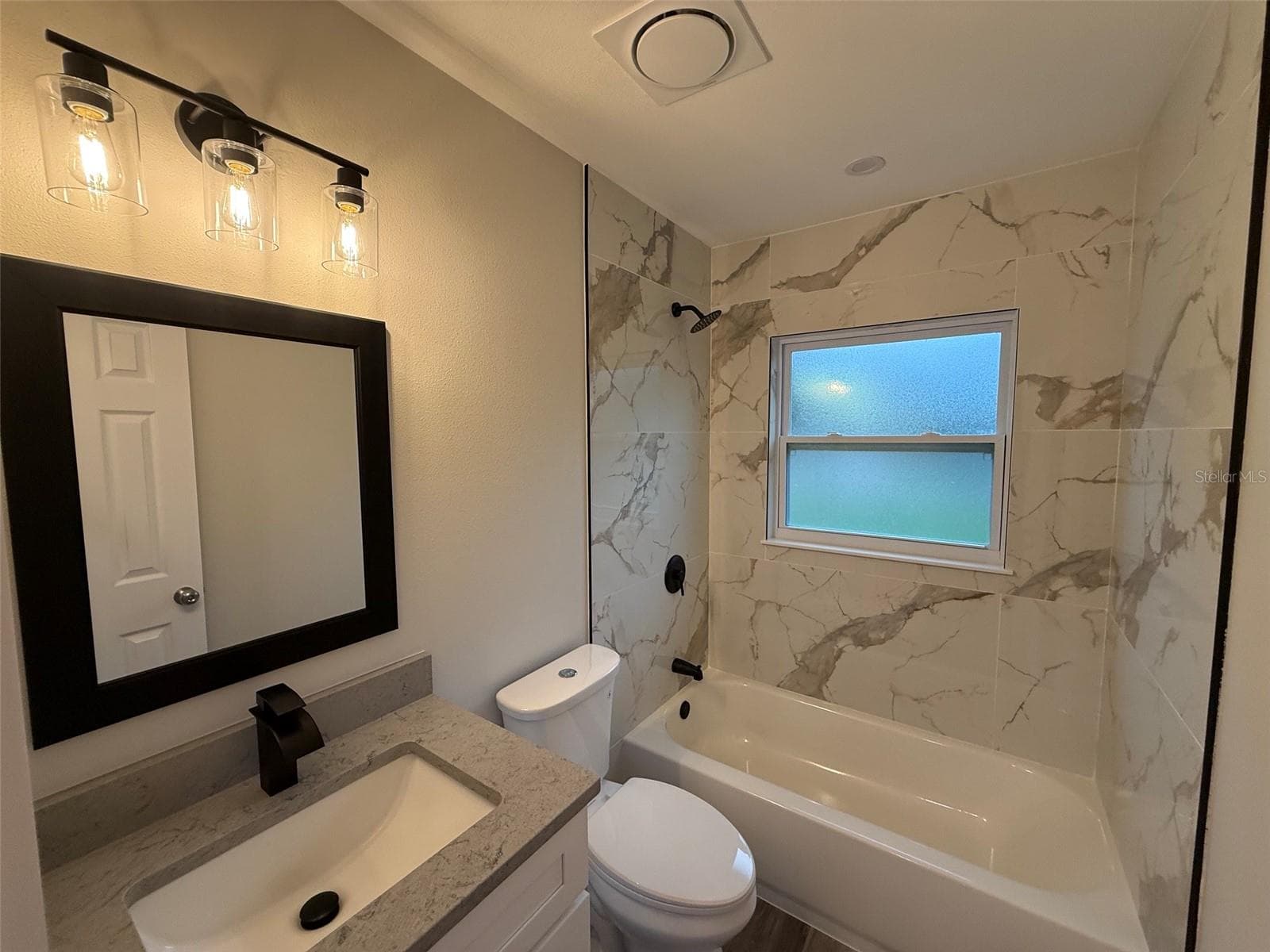 Guest Bathroom - 8126 CASTINANGO ST, ORLANDO