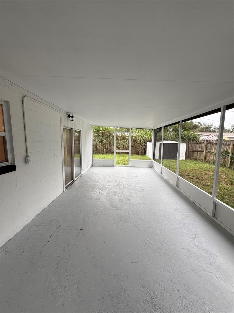 Screened in Porch - 8126 CASTINANGO ST, ORLANDO