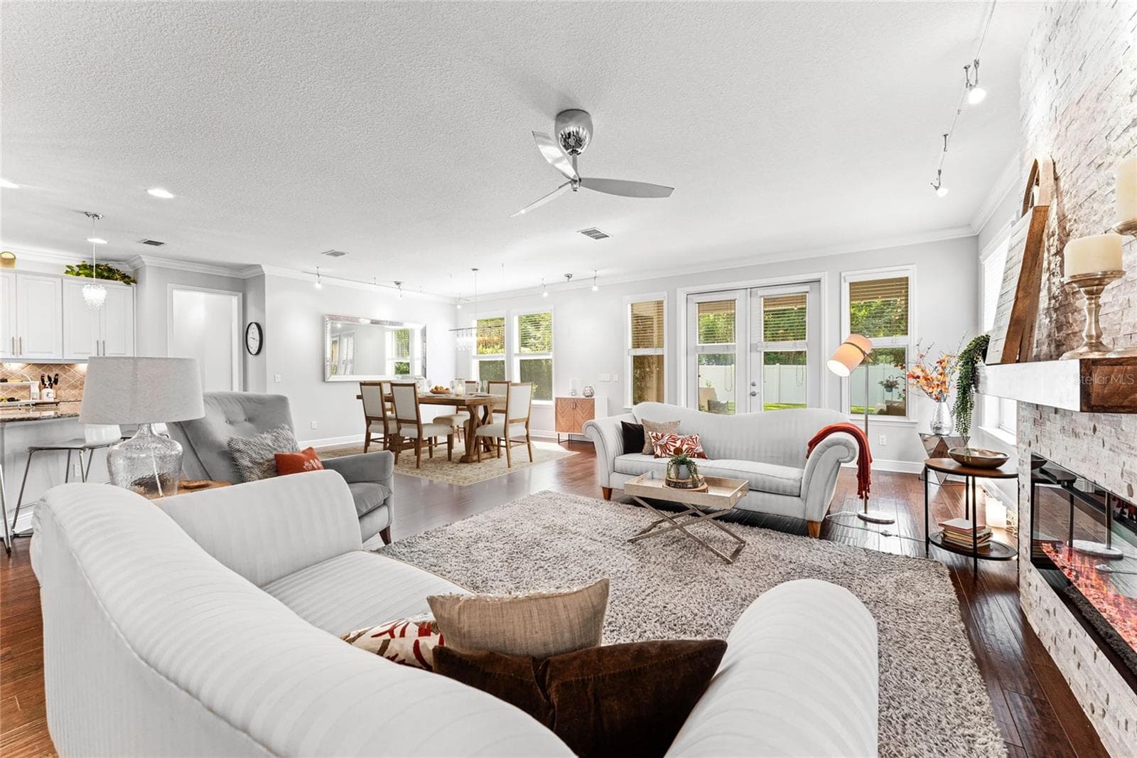 Single Family Residence at 2932 WHISTLEWOOD DR, ORLANDO, photo 8 of 56