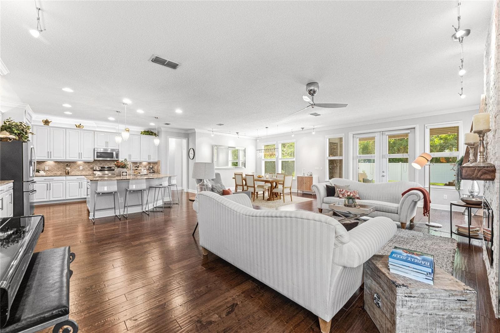 Single Family Residence at 2932 WHISTLEWOOD DR, ORLANDO, photo 10 of 56