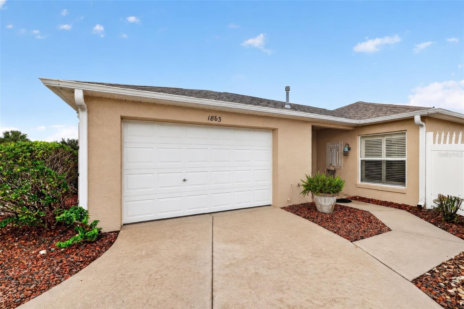 Villa at 1863 DALTON DR, THE VILLAGES, photo 3 of 38