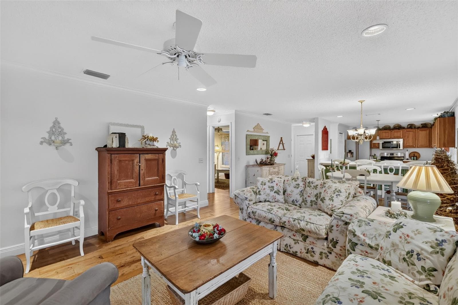 Villa at 1863 DALTON DR, THE VILLAGES, photo 13 of 38