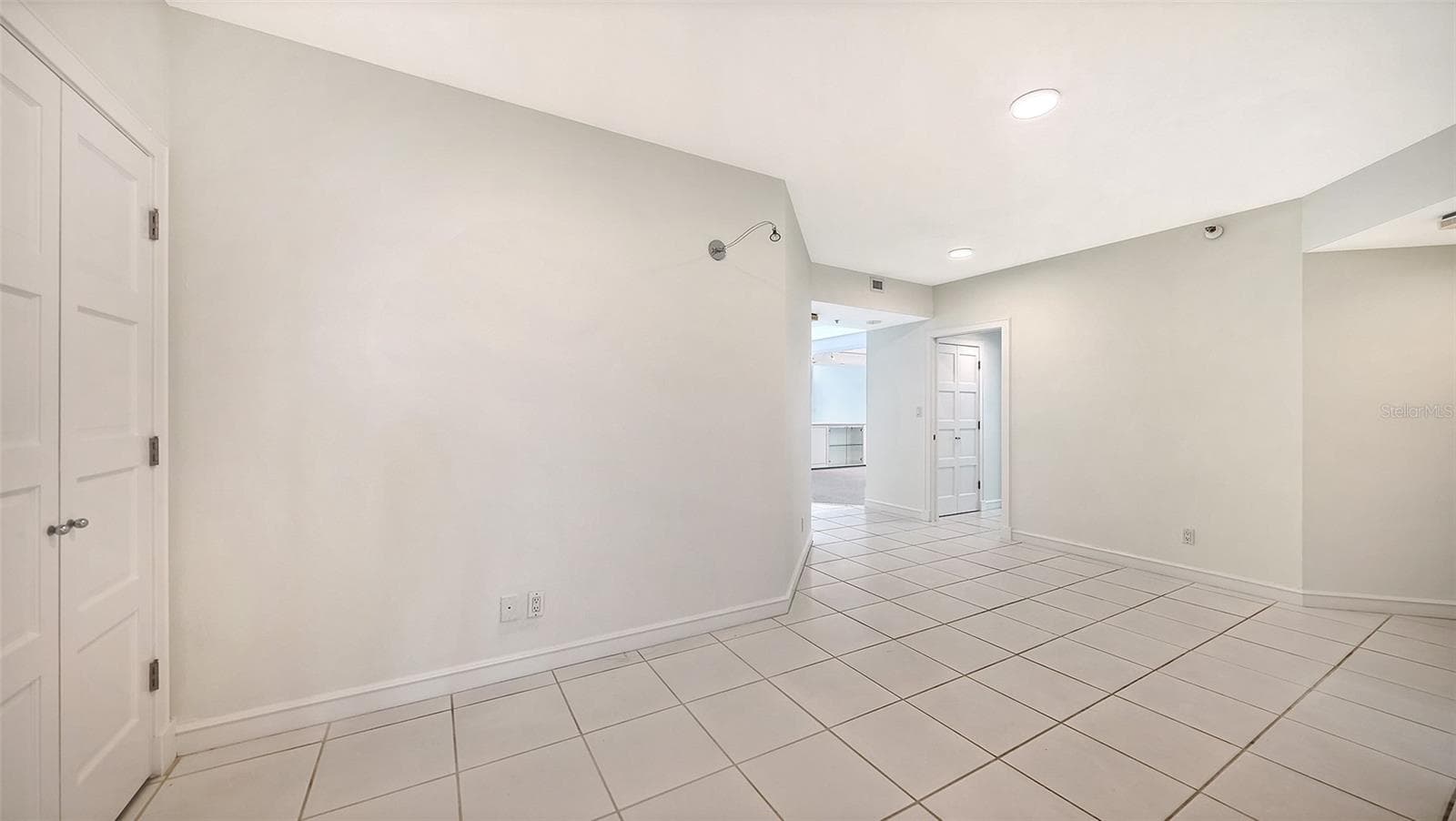 Wall Space for Art - 2550 HARBOURSIDE DR #334, LONGBOAT KEY